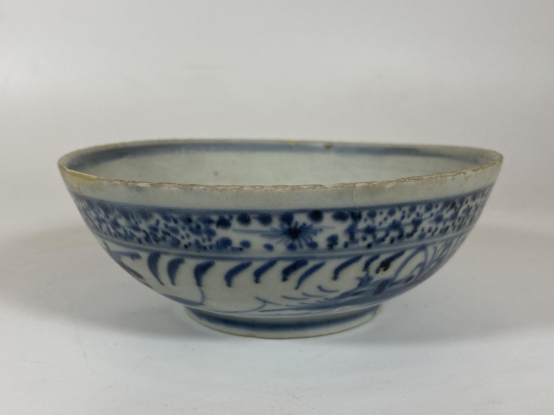 AN 18TH CENTURY OR POSSIBLY EARLIER, CHINESE MING STYLE BLUE AND WHITE PORCELAIN BOWL, SIX CHARACTER - Image 3 of 9