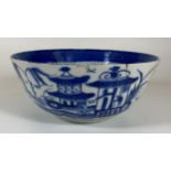 A 19TH CENTURY CHINESE EXPORT BLUE AND WHITE PORCELAIN BOWL WITH PAGODA DESIGN, DIAMETER 17CM