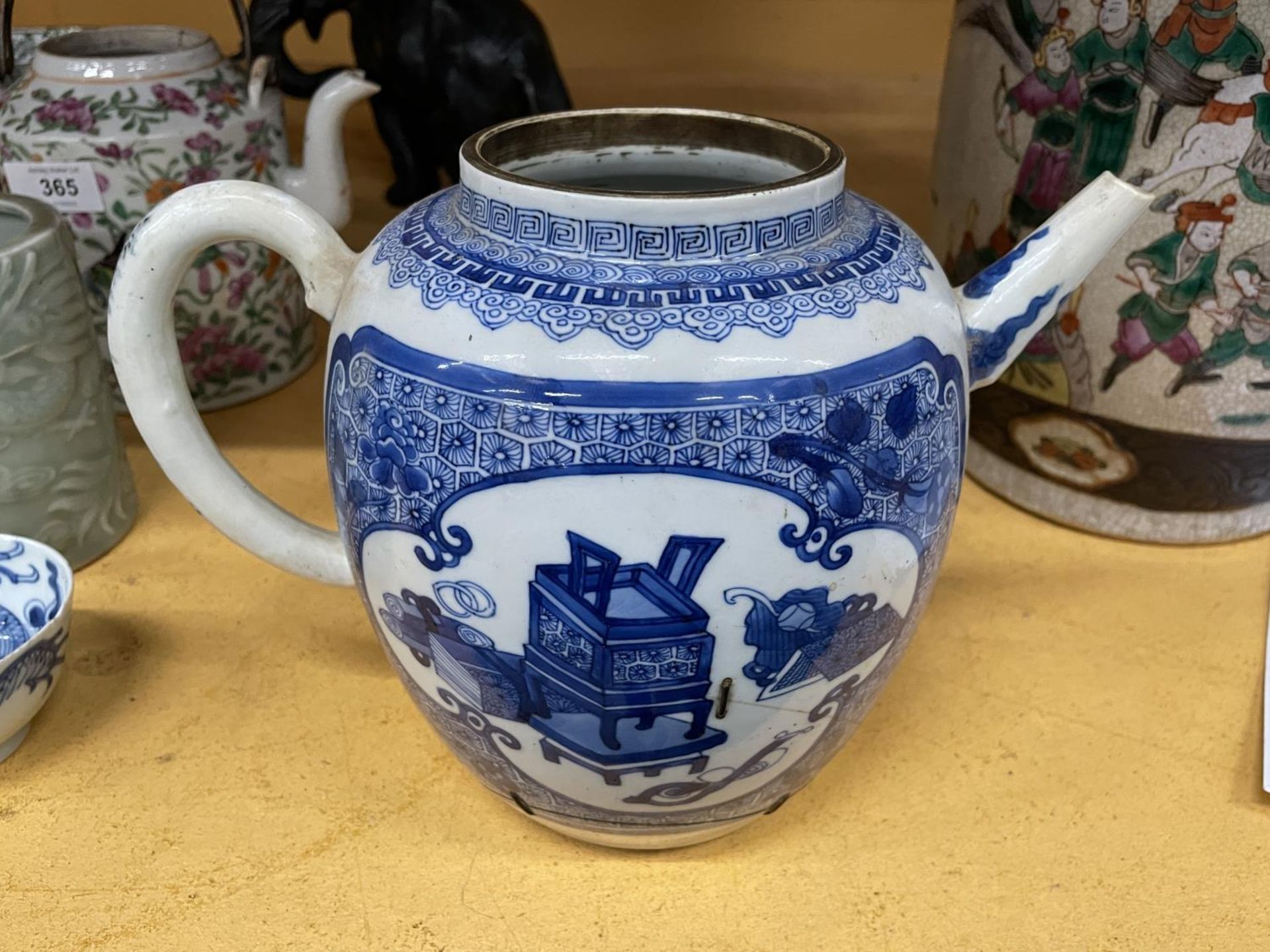 AN EARLY 19TH CENTURY CHINESE KANGXI STYLE BLUE AND WHITE PORCELAIN OVERSIZED TEAPOT, UNMARKED TO - Image 2 of 5