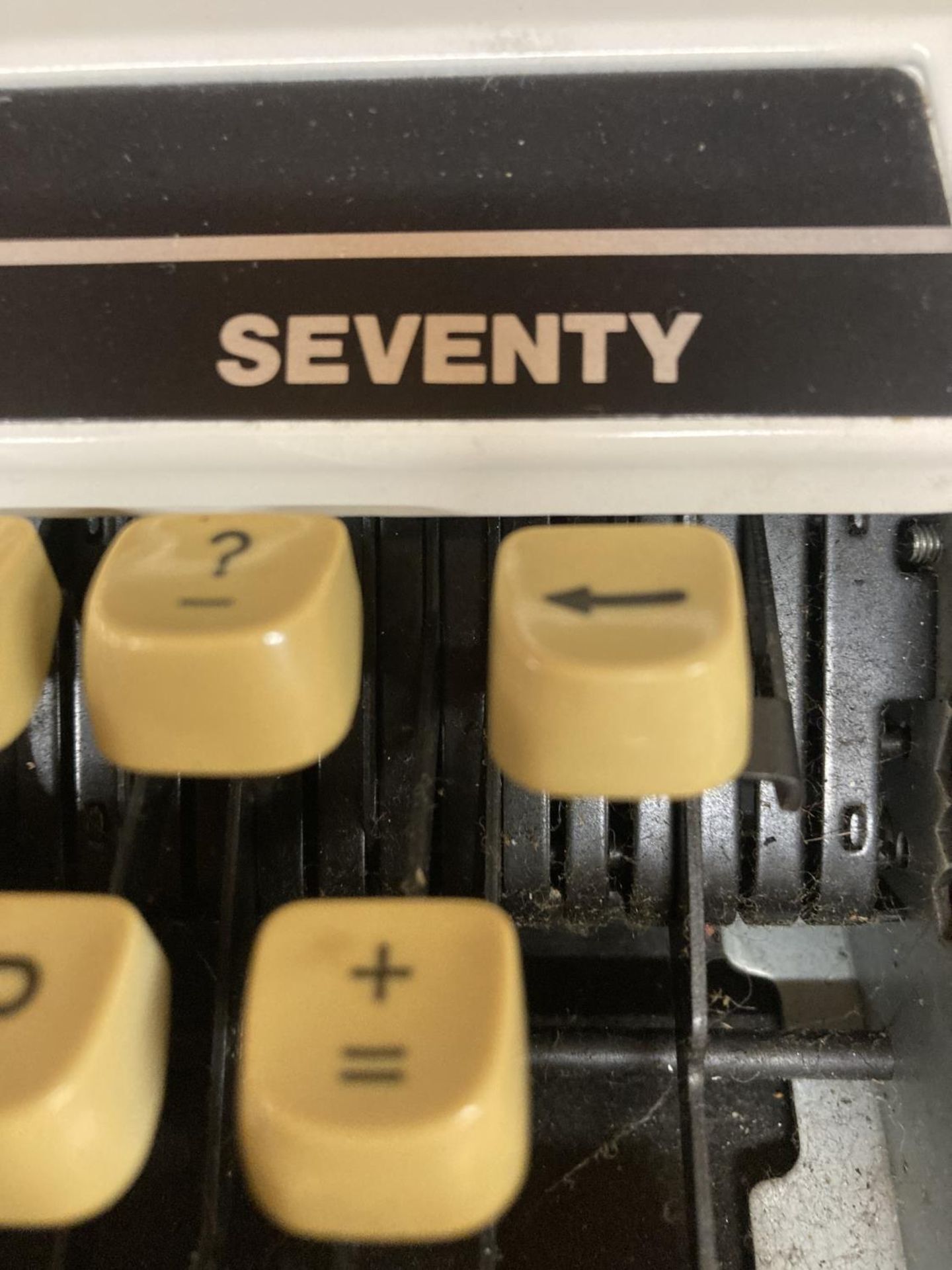 A VINTAGE CASED SILVER REED SEVENTY TYPE WRITER - Image 3 of 4