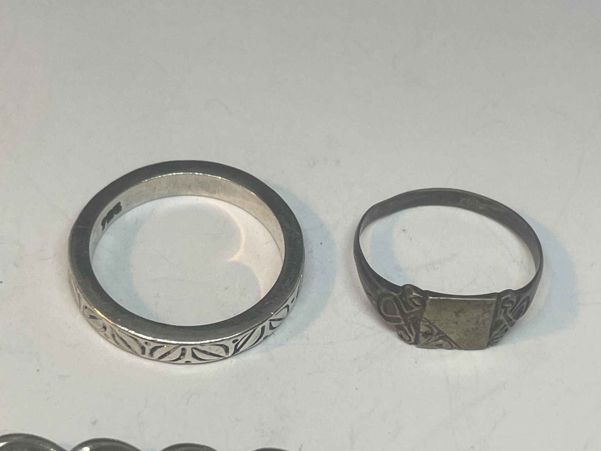 A SILVER BRACELET AND TWO SILVER RINGS - Image 2 of 3