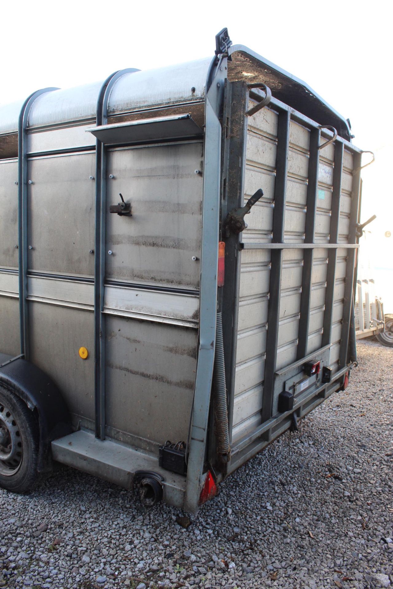 IFOR WILLIAMS TRI AXLE 14' LIVESTOCK TRAILER IN GOOD WORKING ORDER + VAT - Image 3 of 3