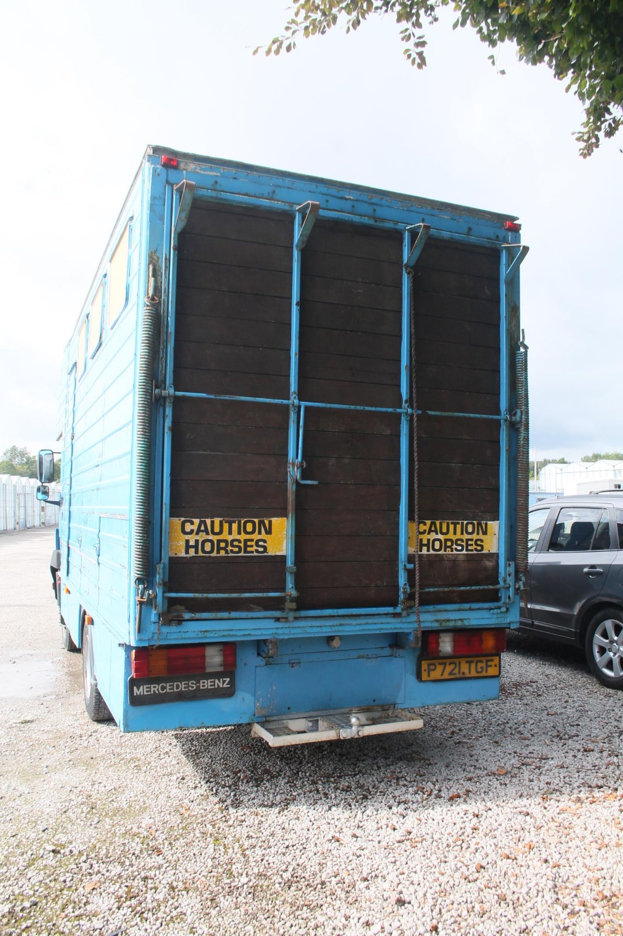 MERCEDES HORSE BOX P721TGF FIRST REG 11/12/96 ISOLATOR KEY MOT 21/10/23 NO VAT WHILST ALL - Image 3 of 6