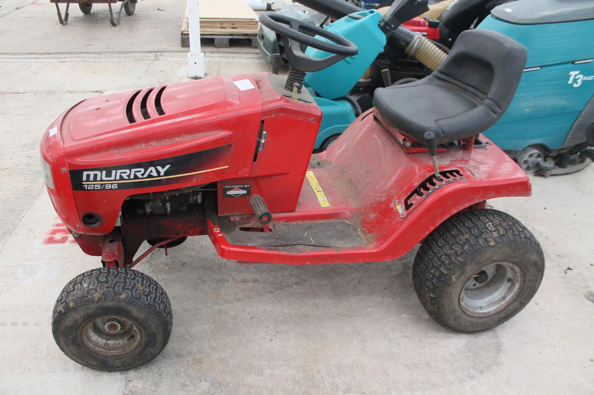 MURRAY RIDE ON GARDEN TRACTOR KEY IN THE PAY OFFICE (GOOD ENGINE, REQUIRES NEW DRIVE BELT) NO VAT