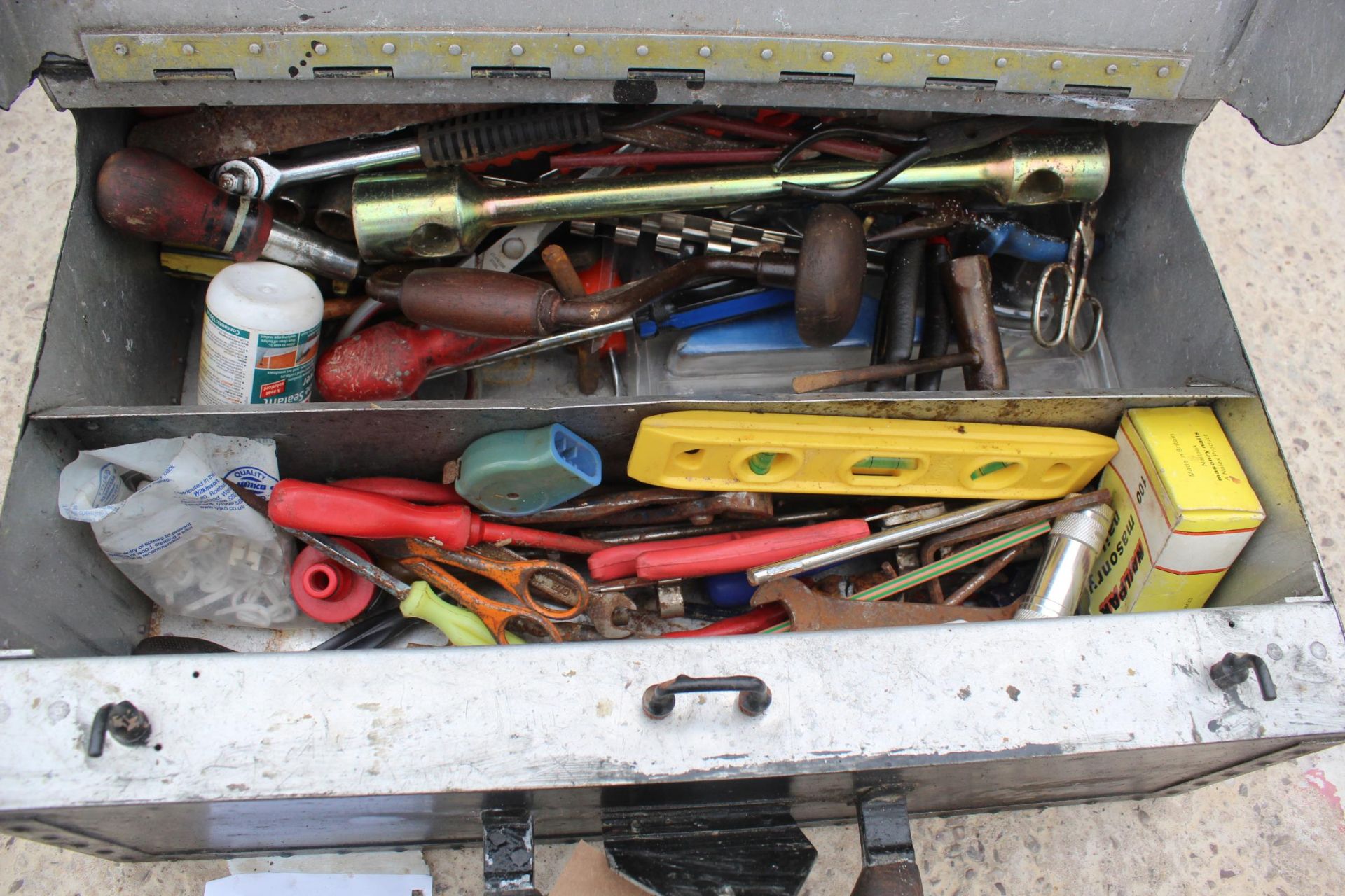 TOOLBOX AND TOOLS - NO VAT