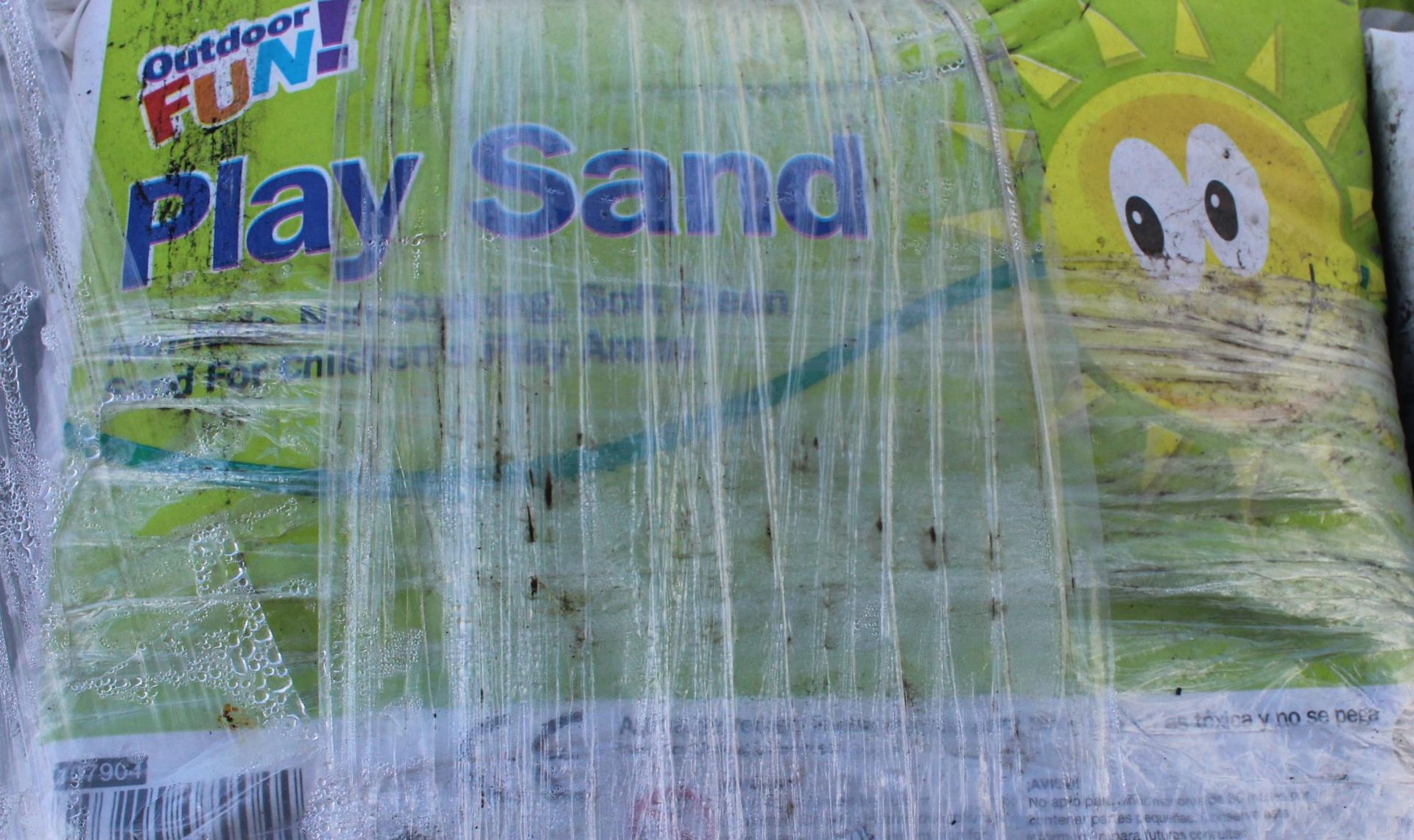 2 PALLETS OF 192 SMALL BAGS OF NON-TOXIC, NON-STAINING, SOFT PLAY SAND (384 IN TOTAL) NO VAT - Image 2 of 2