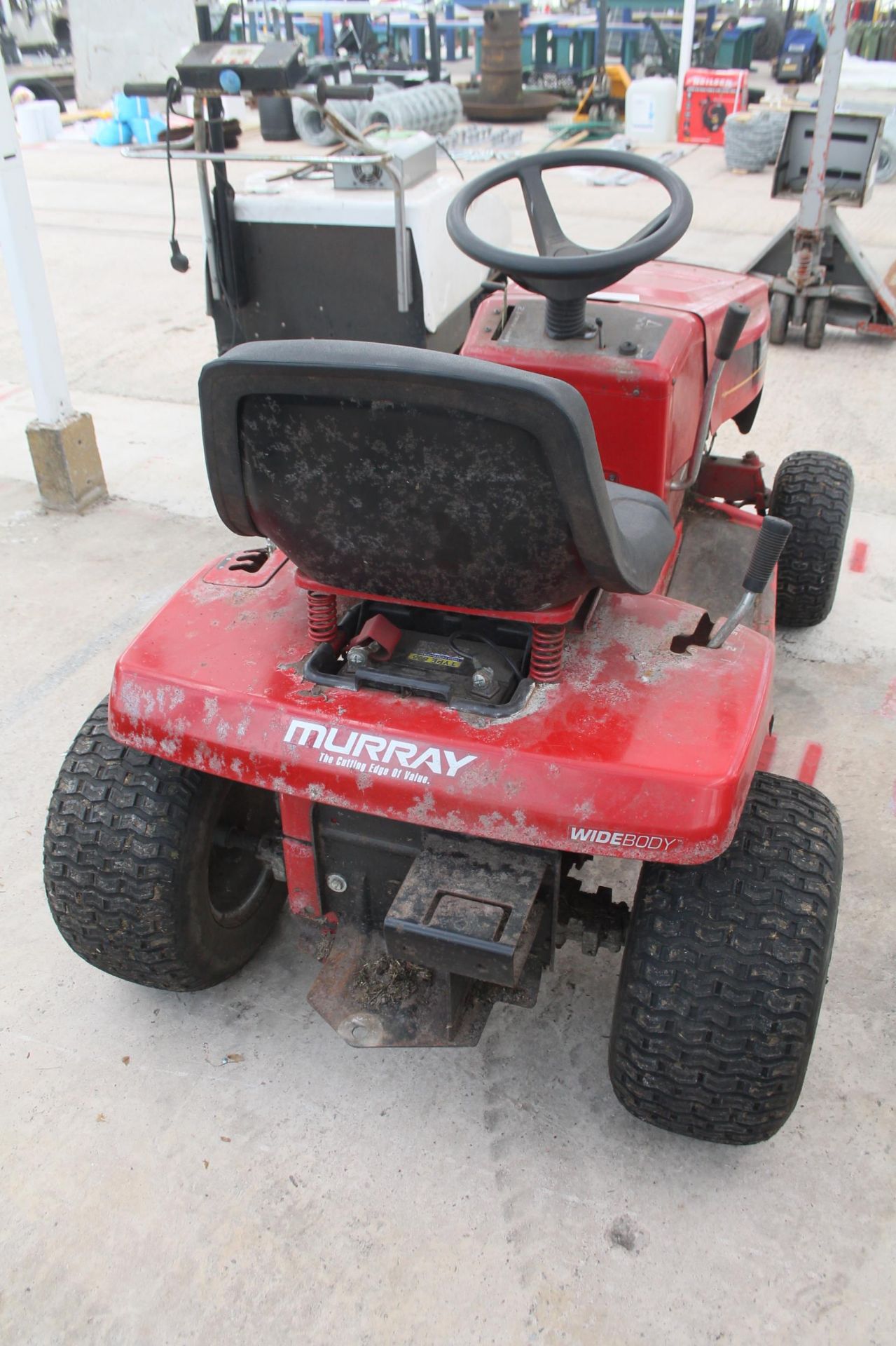 MURRAY RIDE ON GARDEN TRACTOR KEY IN THE PAY OFFICE (GOOD ENGINE, REQUIRES NEW DRIVE BELT) NO VAT - Image 3 of 3