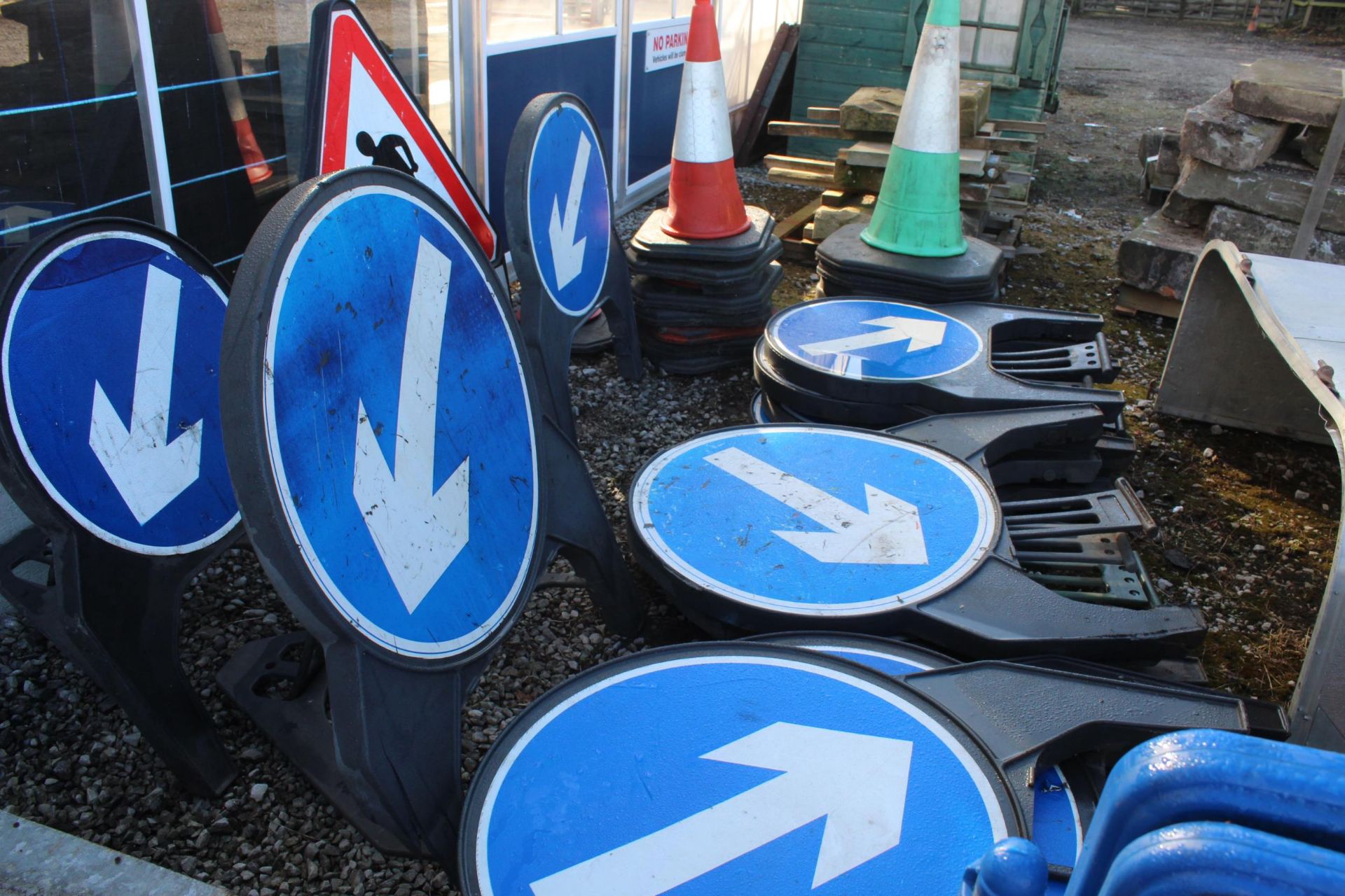 TRAFFIC SIGNS 20 PLUS + VAT - Image 3 of 3