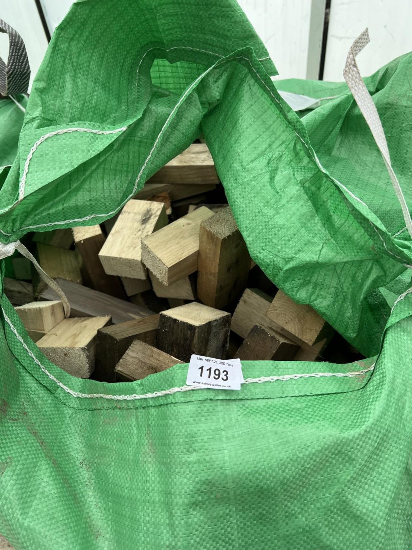 A TOTE BAG OF OFF CUT TIMBER NO VAT