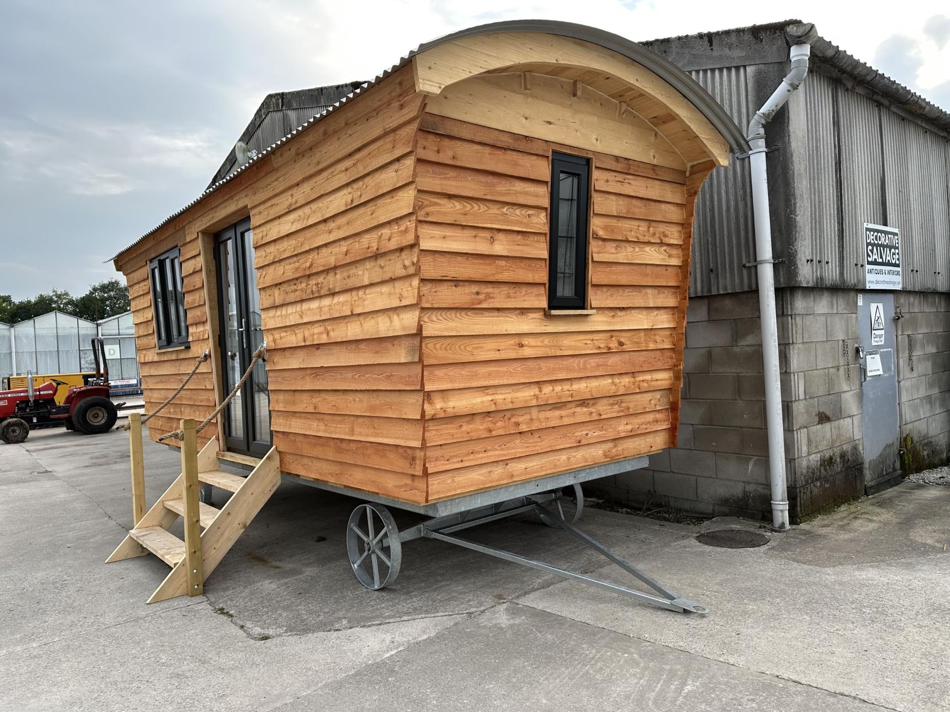 BRAND NEW EXTRA STRONG SHEPHERD HUT "PROVEN DESIGN" 23'6" X 9'6" AT EAVES. 75MM KINGSPAN IN THE - Image 2 of 12