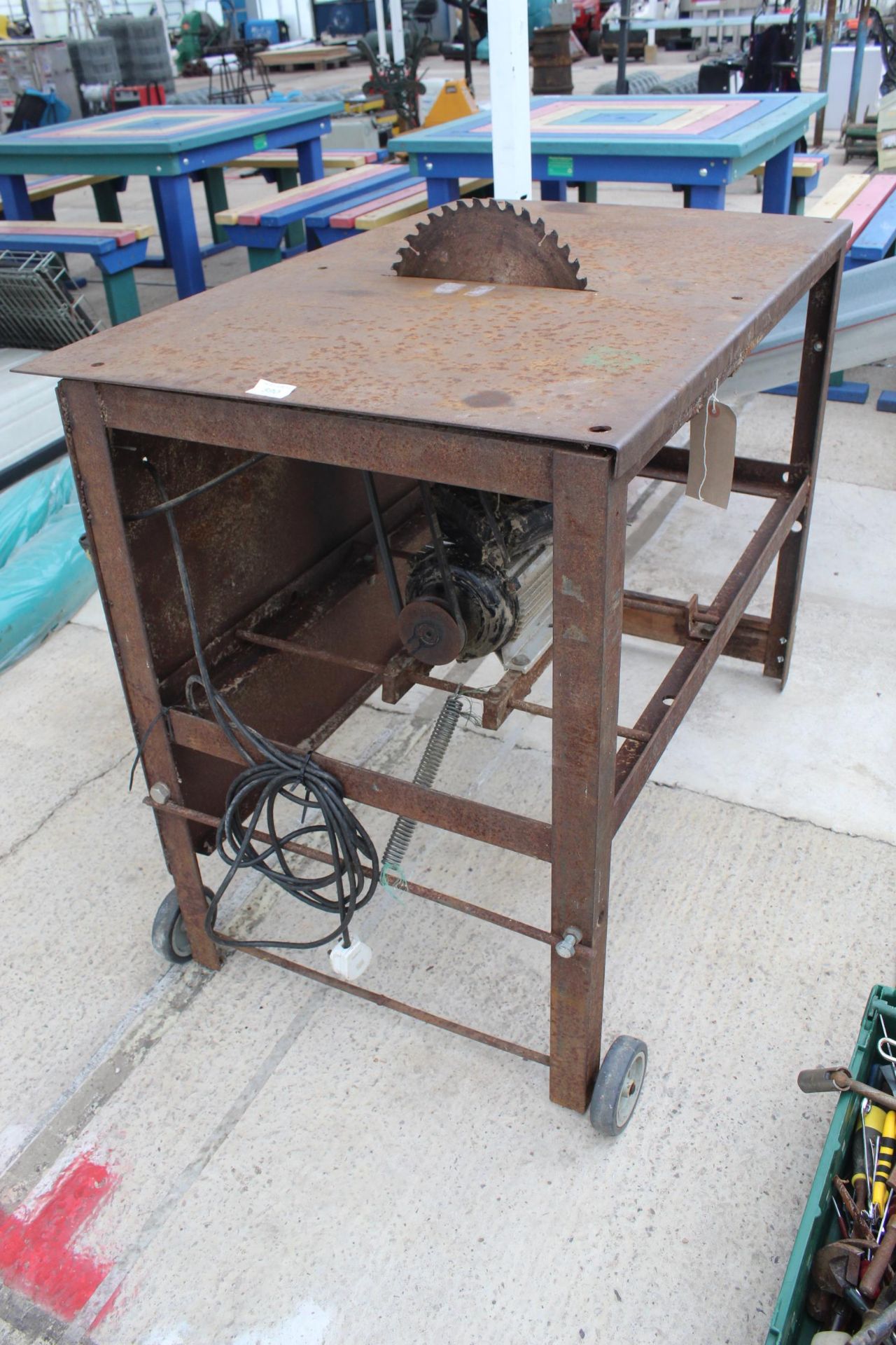 240V ELECTRIC SAW BENCH NO VAT