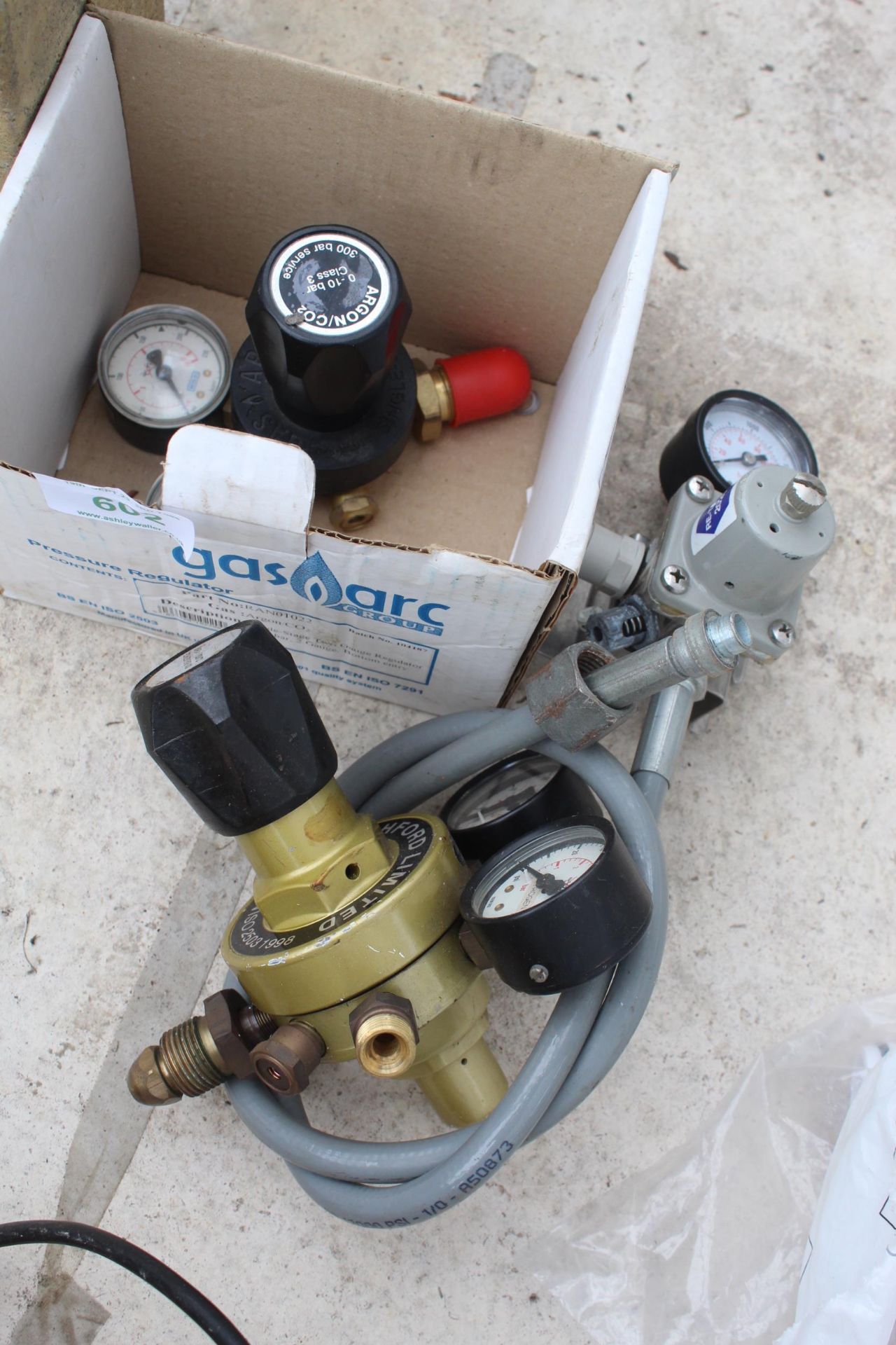 3 GAS REGULATORS NO VAT