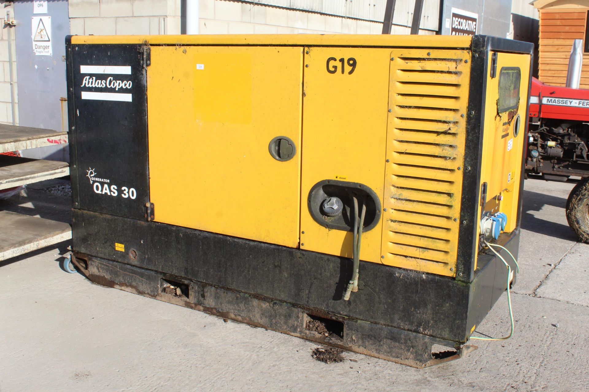 ATLAS COPCO QAS 30GENERATOR SINGLE PHASE IN GOOD WORKING ORDER BUT REQUIRES A BATTERY NO VAT