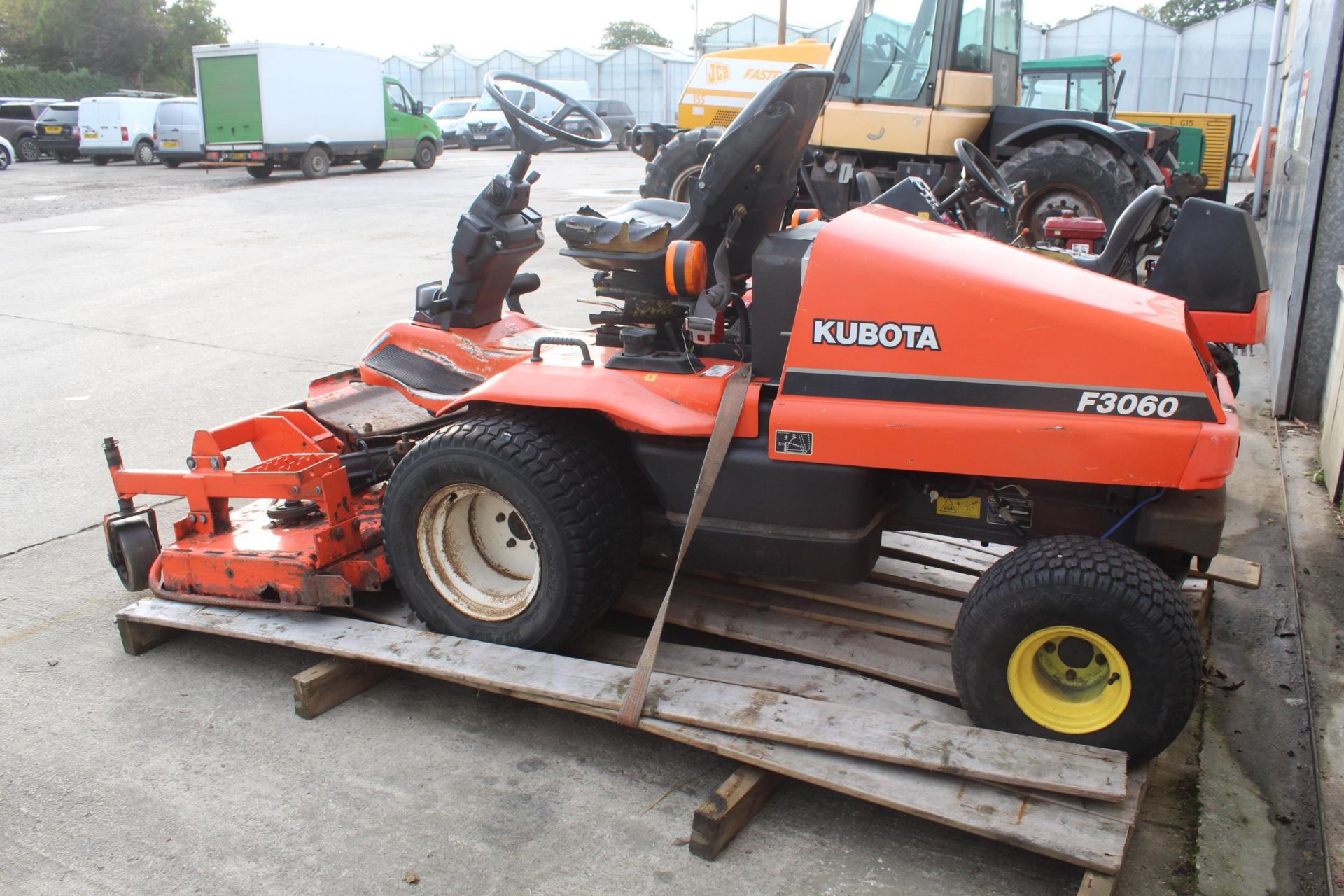 KUBOTA F3060 MOWER + VAT - Image 4 of 4