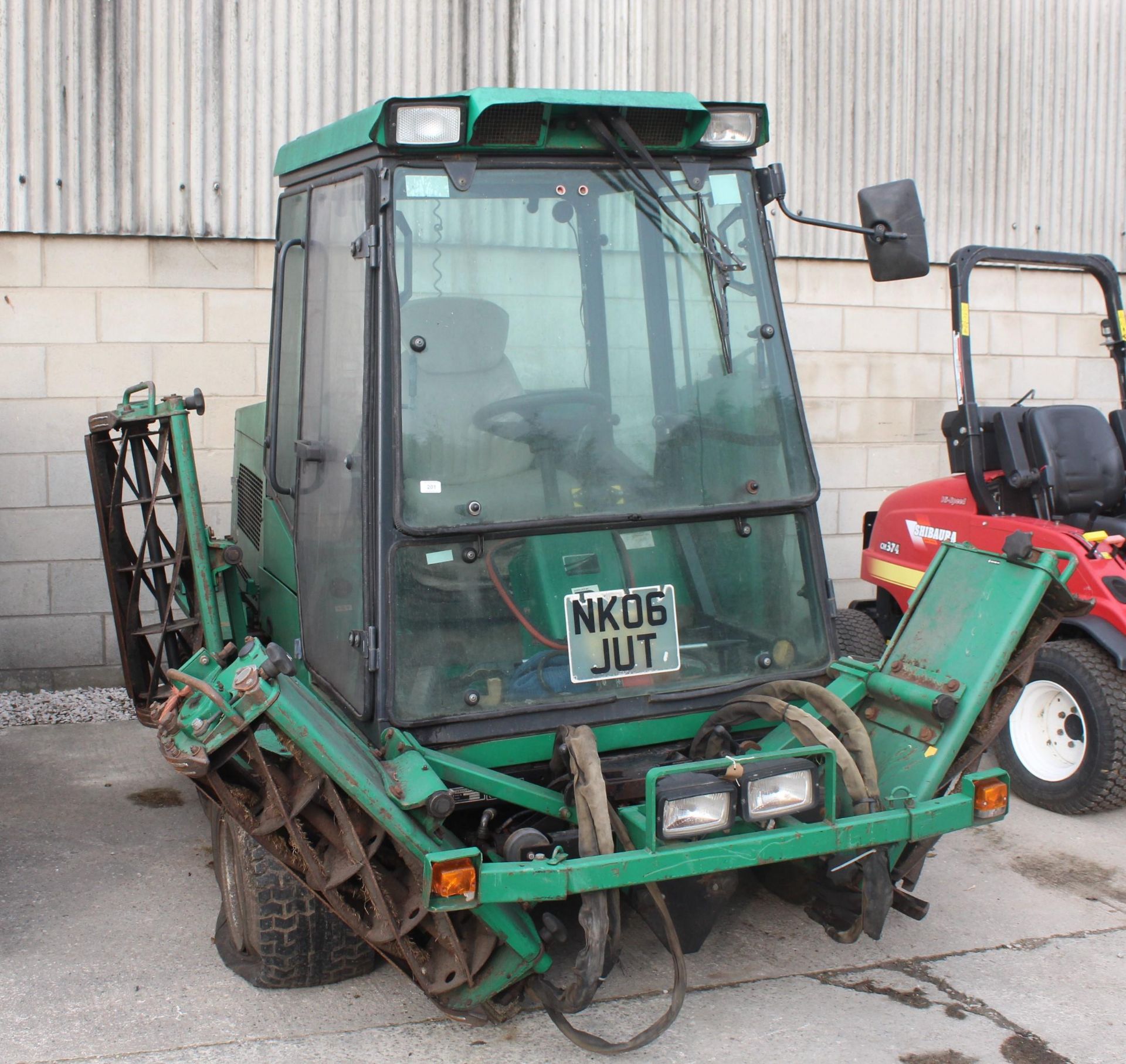 A RANSOMES COMMANDER 3520 MOWER RUNS & DRIVES BUT TO BE SOLD FOR SPARES OR REPAIRS NO VAT