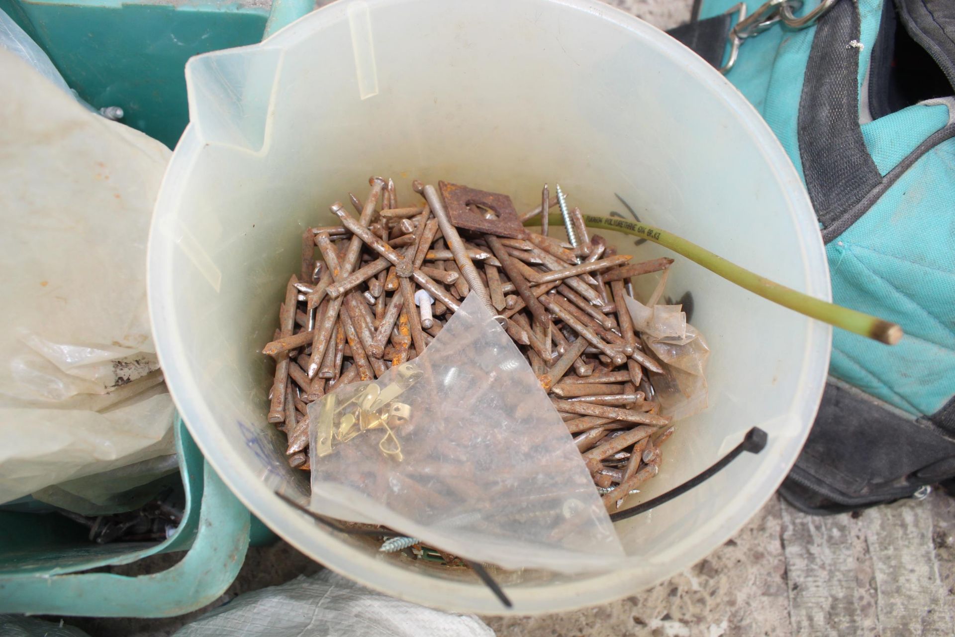 QUANTITY OF NUTS, BOLTS, SCREWS AND NAILS NO VAT - Image 5 of 5