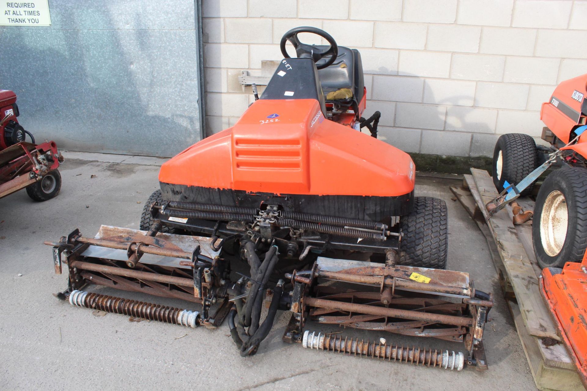 JACOBSEN TRI KING 1900D GANG MOWER + VAT - Image 2 of 3