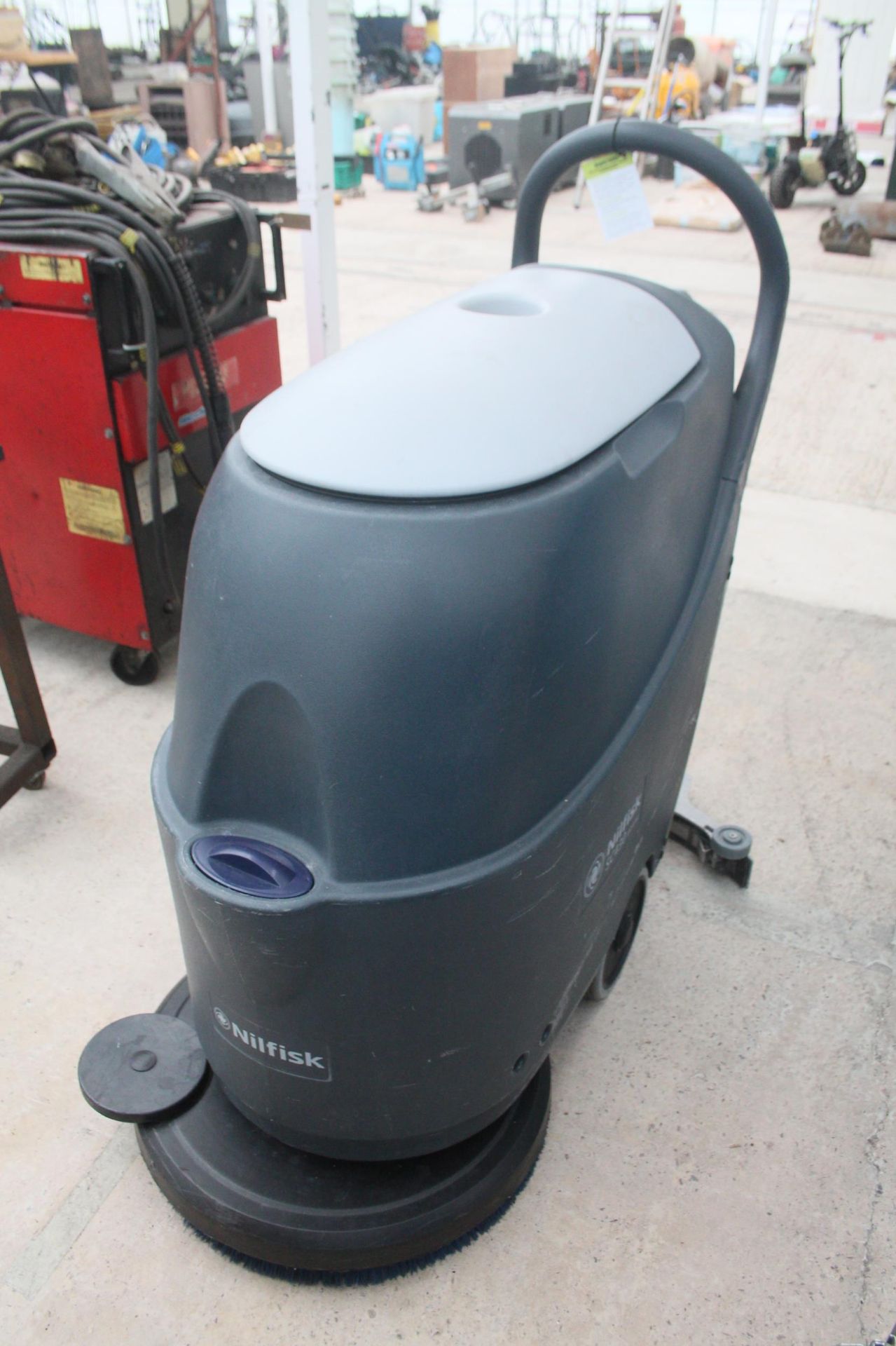 NILIFIX SC430 FLOOR SWEEPER + VAT - Image 4 of 4