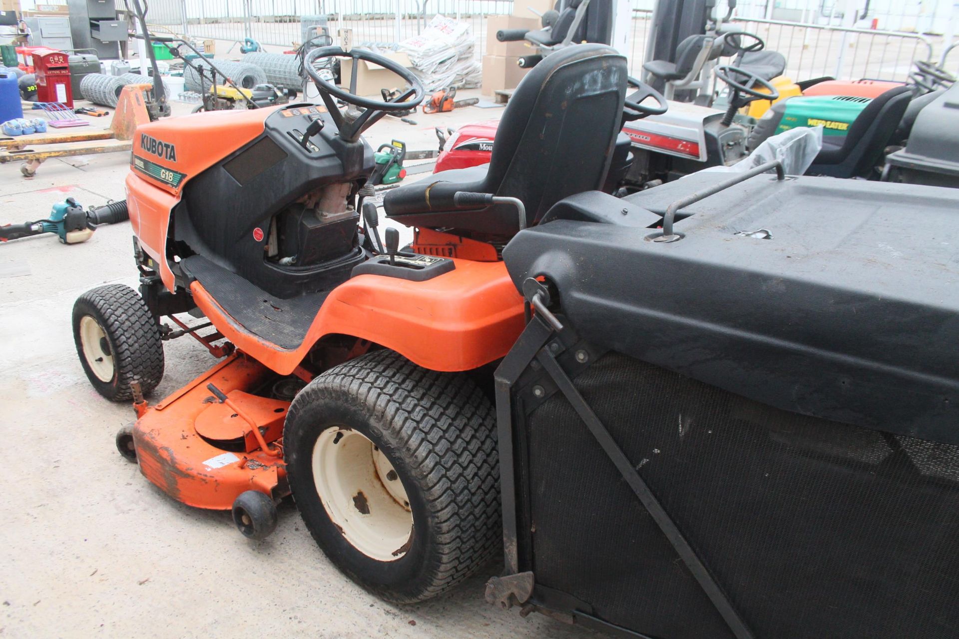 KUBOTA G18 DIESEL RIDE ON MOWER 2400 HOURS + VAT - Image 3 of 3