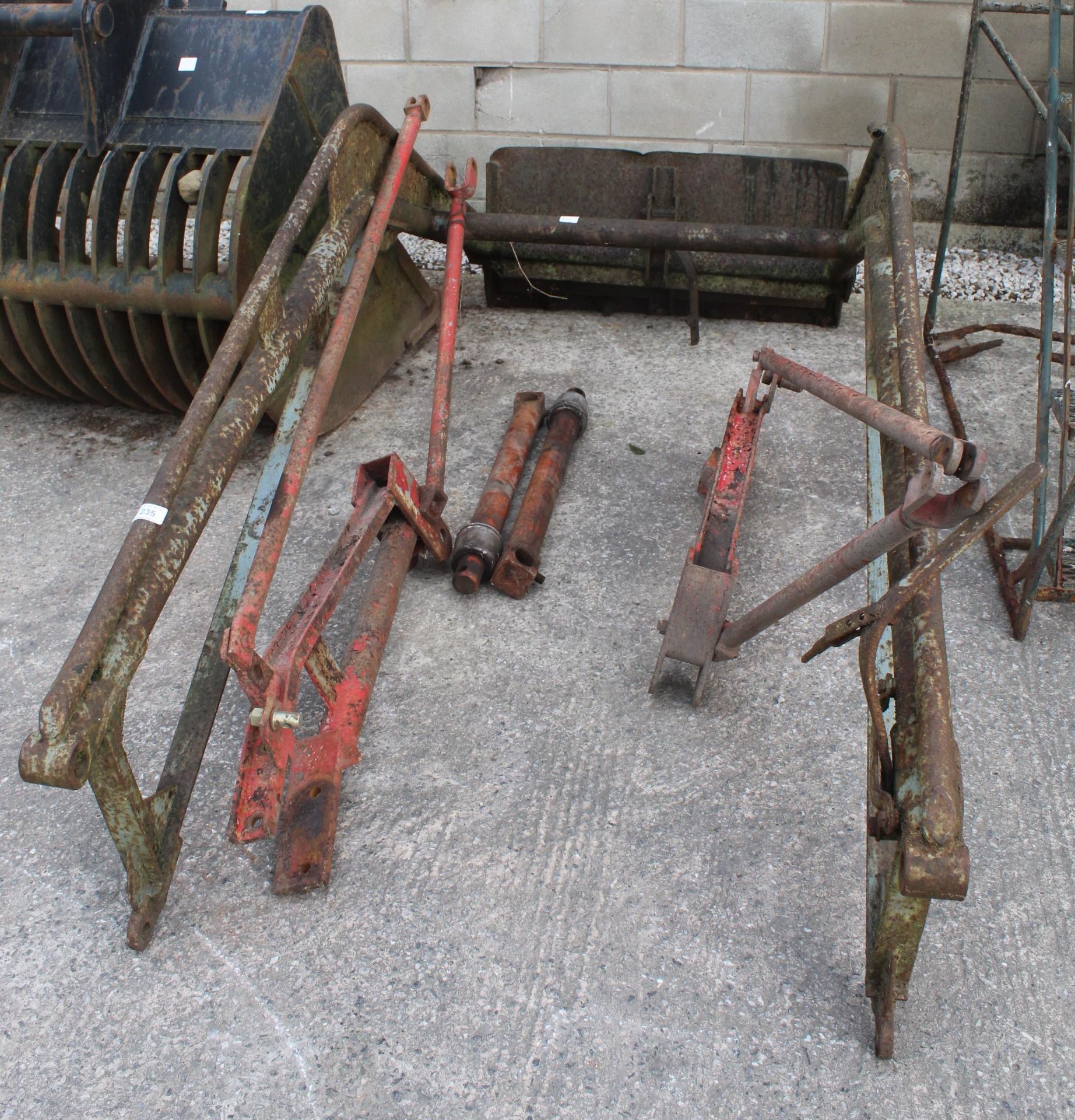 MASSEY FERGUSON FRONT END LOADER WITH RAMS NO VAT