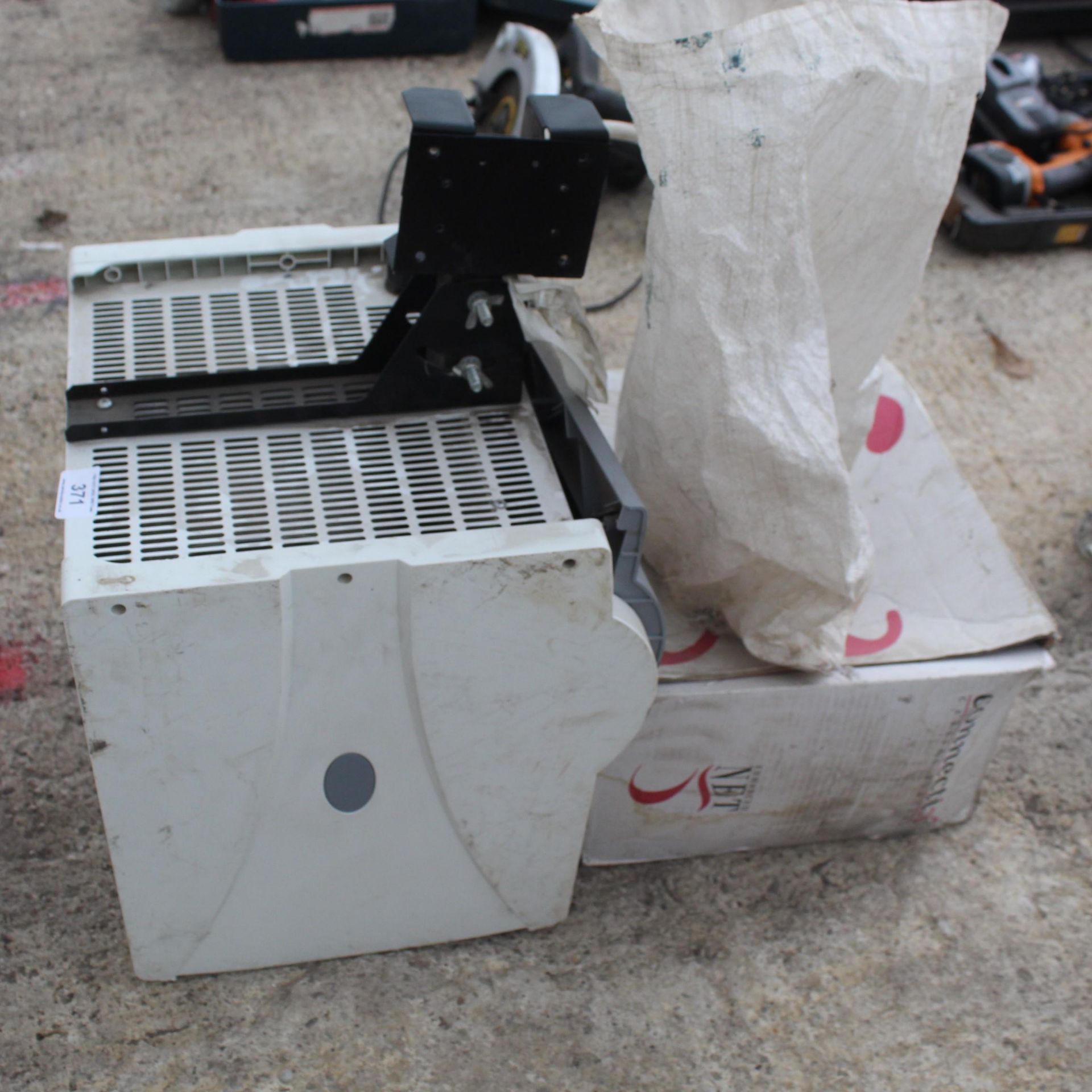 AIR CON UNIT, CABLE, WIRE TENSIONERS + VAT - Image 2 of 3