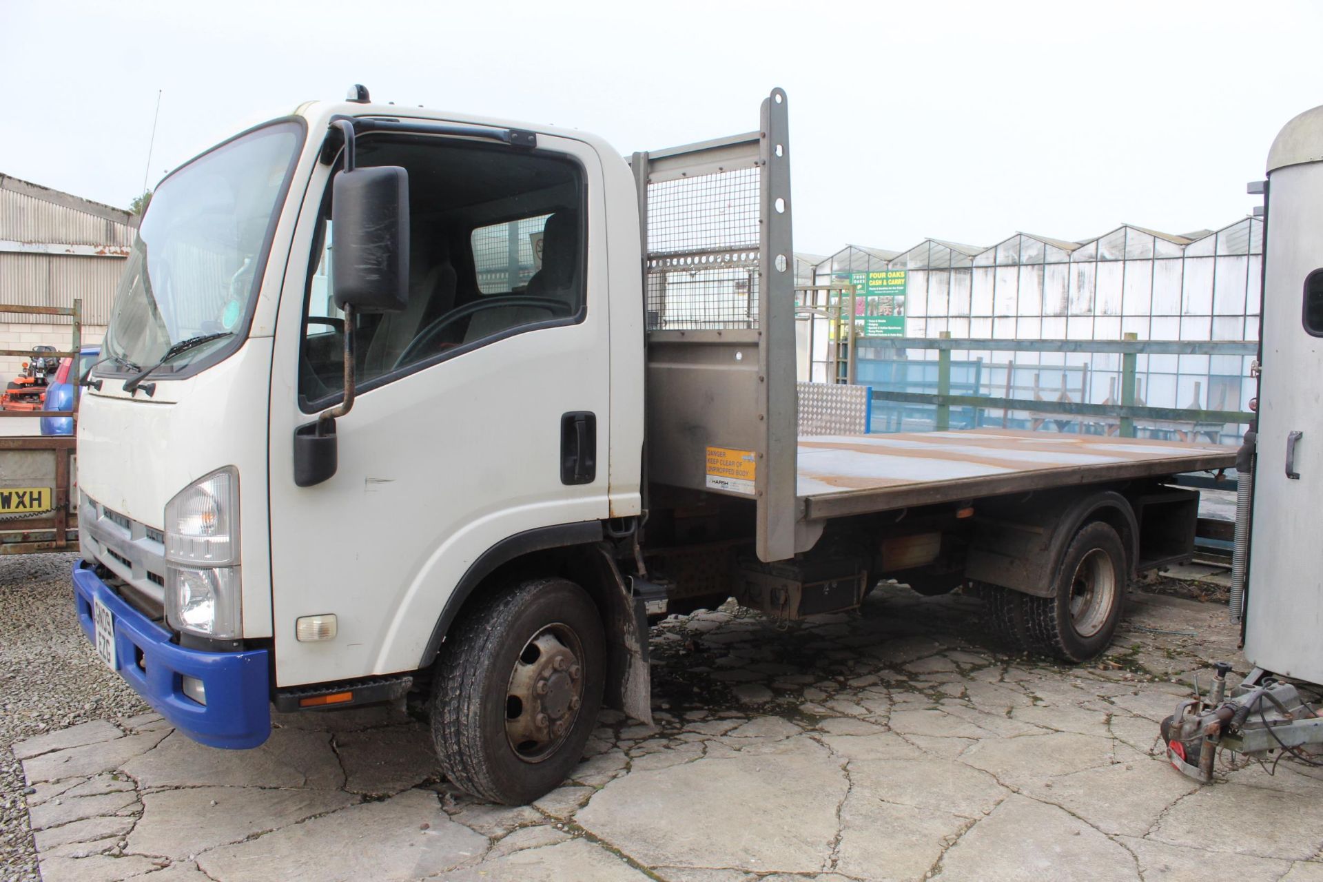 IZUZU NPR-7 TIPPER LORRY GN09 EZG 329991 MILES MOT TILL 31.10.2023 GOOD RUNNER HARDLY USED SINCE - Image 4 of 12