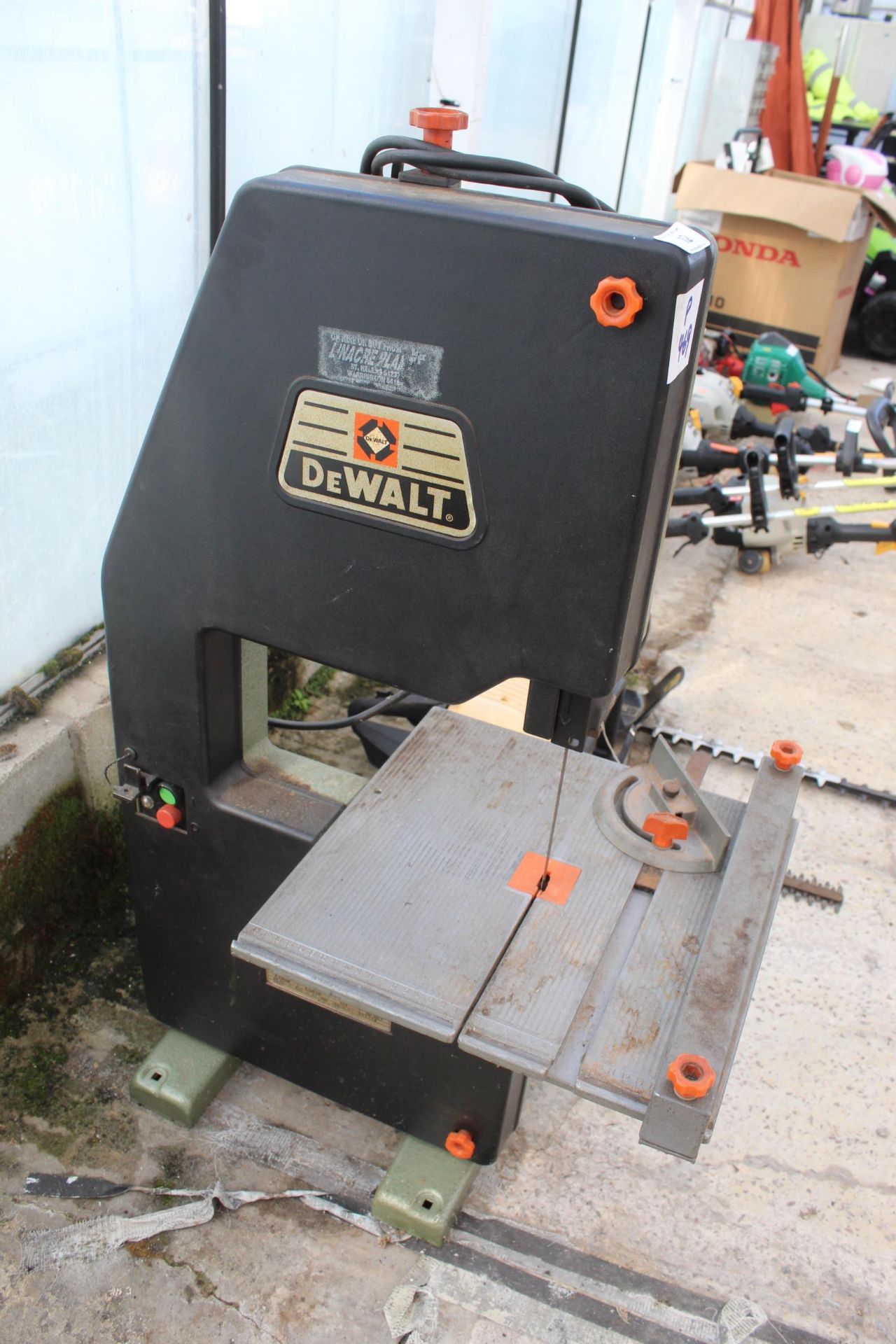 DEWALT DW3401 BANDSAW NO VAT - Image 2 of 5