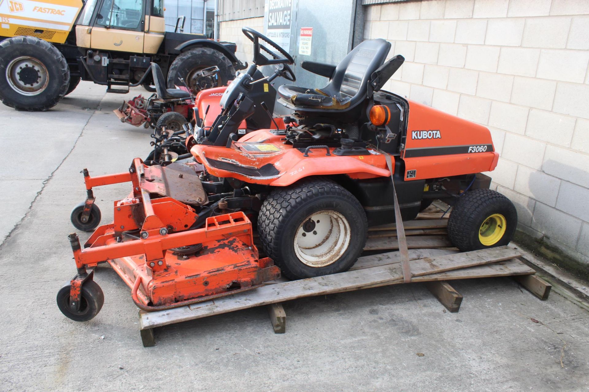 KUBOTA F3060 MOWER + VAT - Image 3 of 4