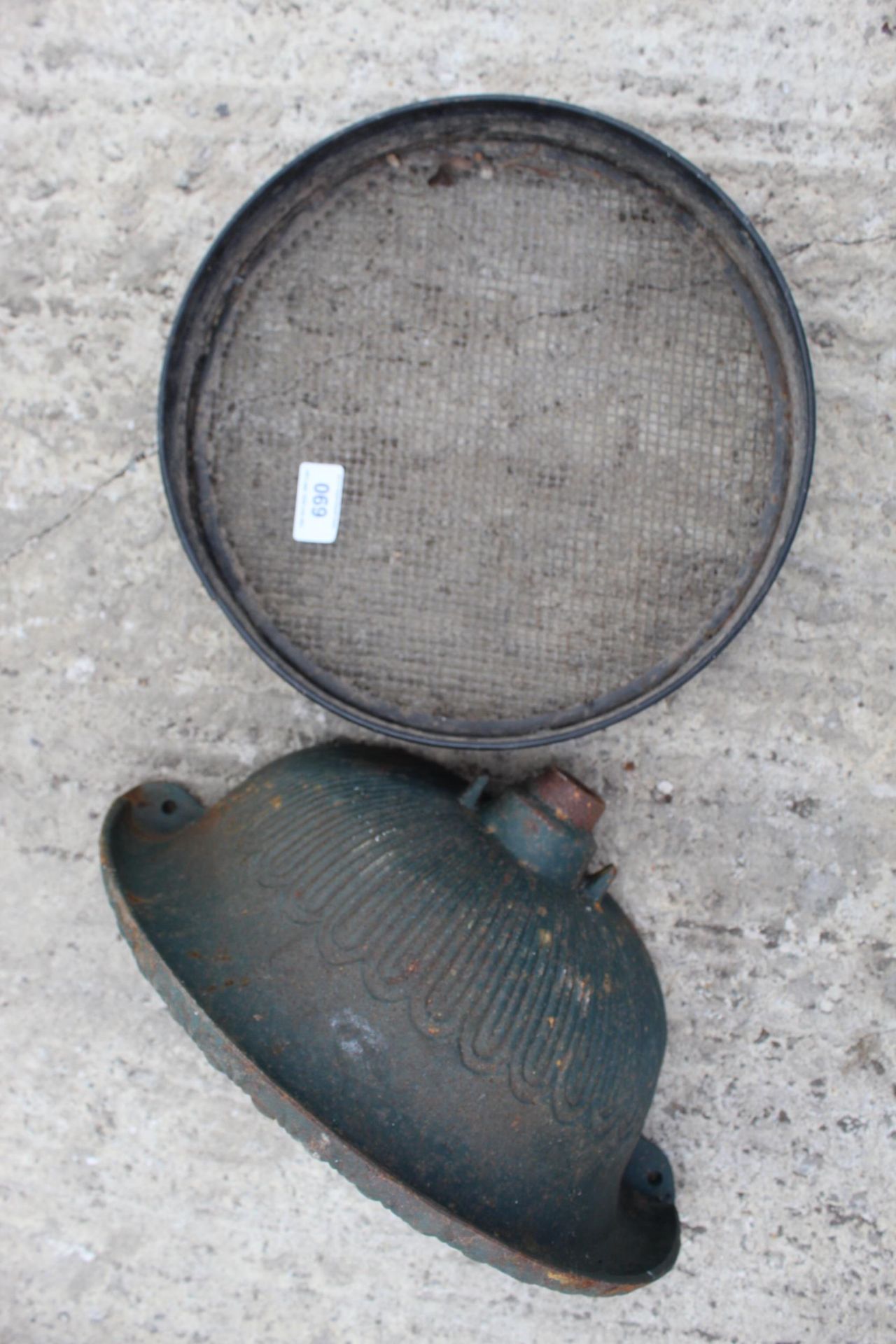SIEVE AND WALL PLANTER NO VAT