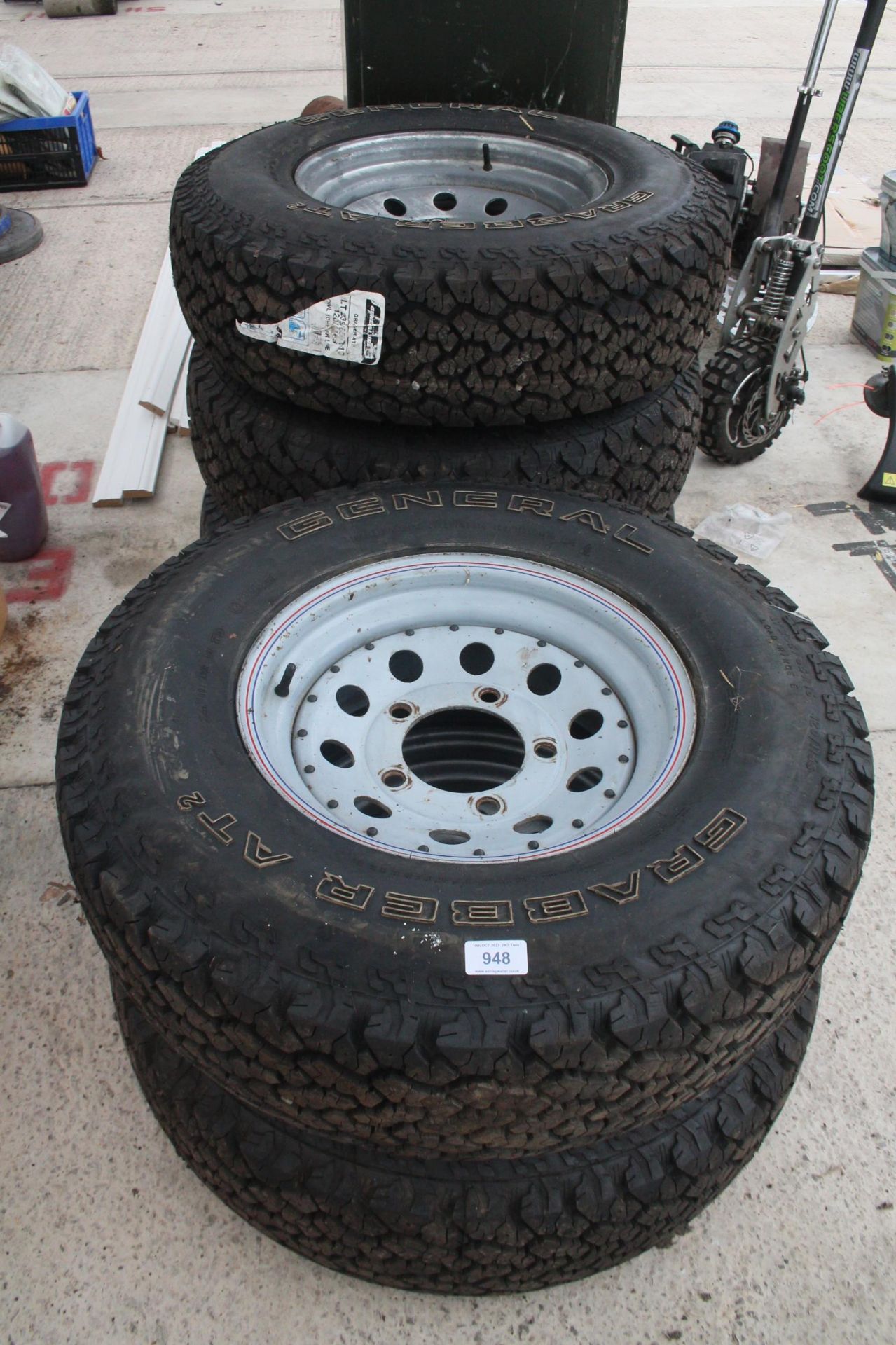 5 GENERAL GRABBER AT2 WHEELS AND TYRES AS NEW LT235/85R16 NEW PRICE £700 NO VAT