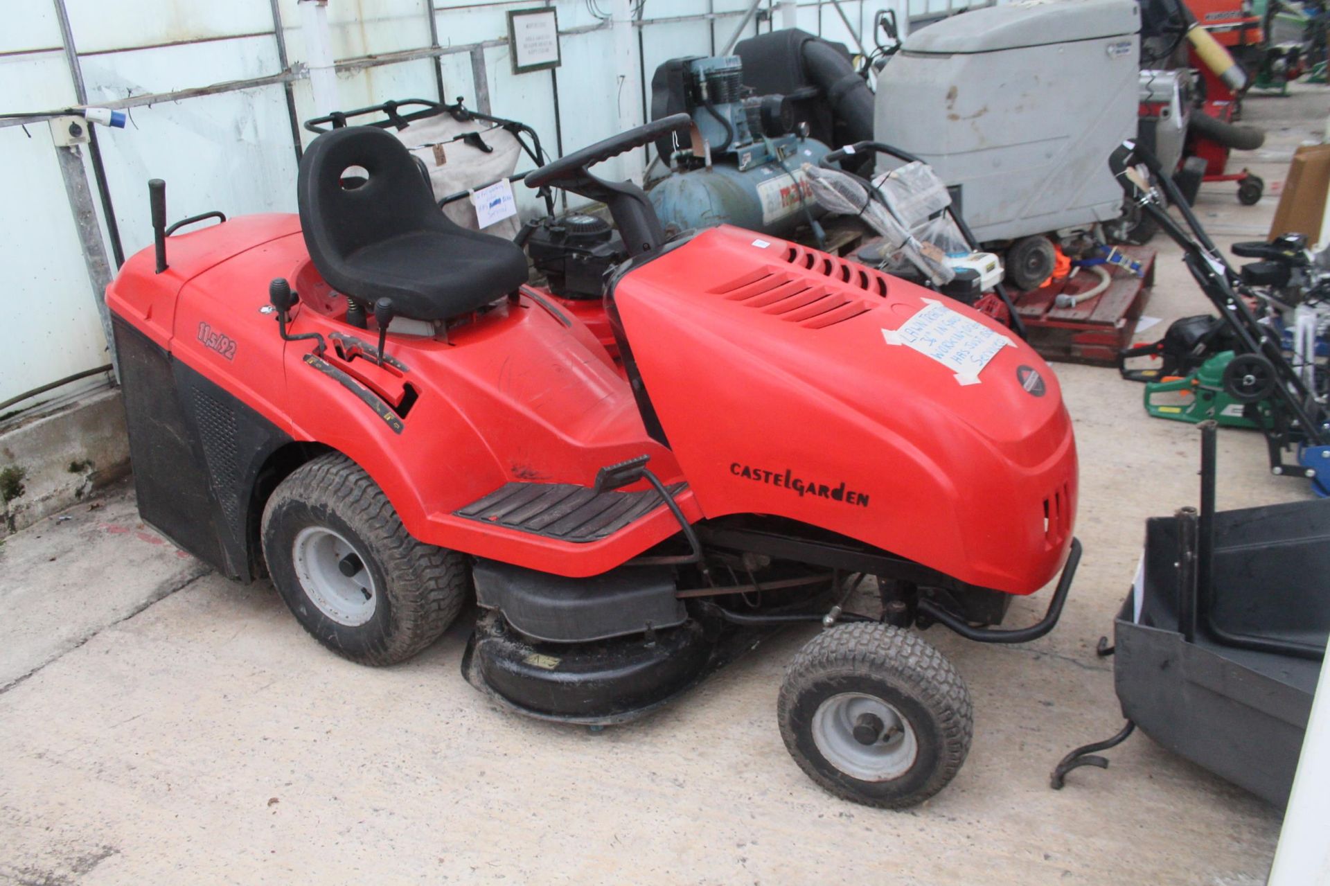 CASTOL GARDEN 36" 11 1/2 HP BRIGGS & STRATTON ENGINE LAWN TRACTOR WITH GRASS DEFENDER WITH GRASS - Image 2 of 2