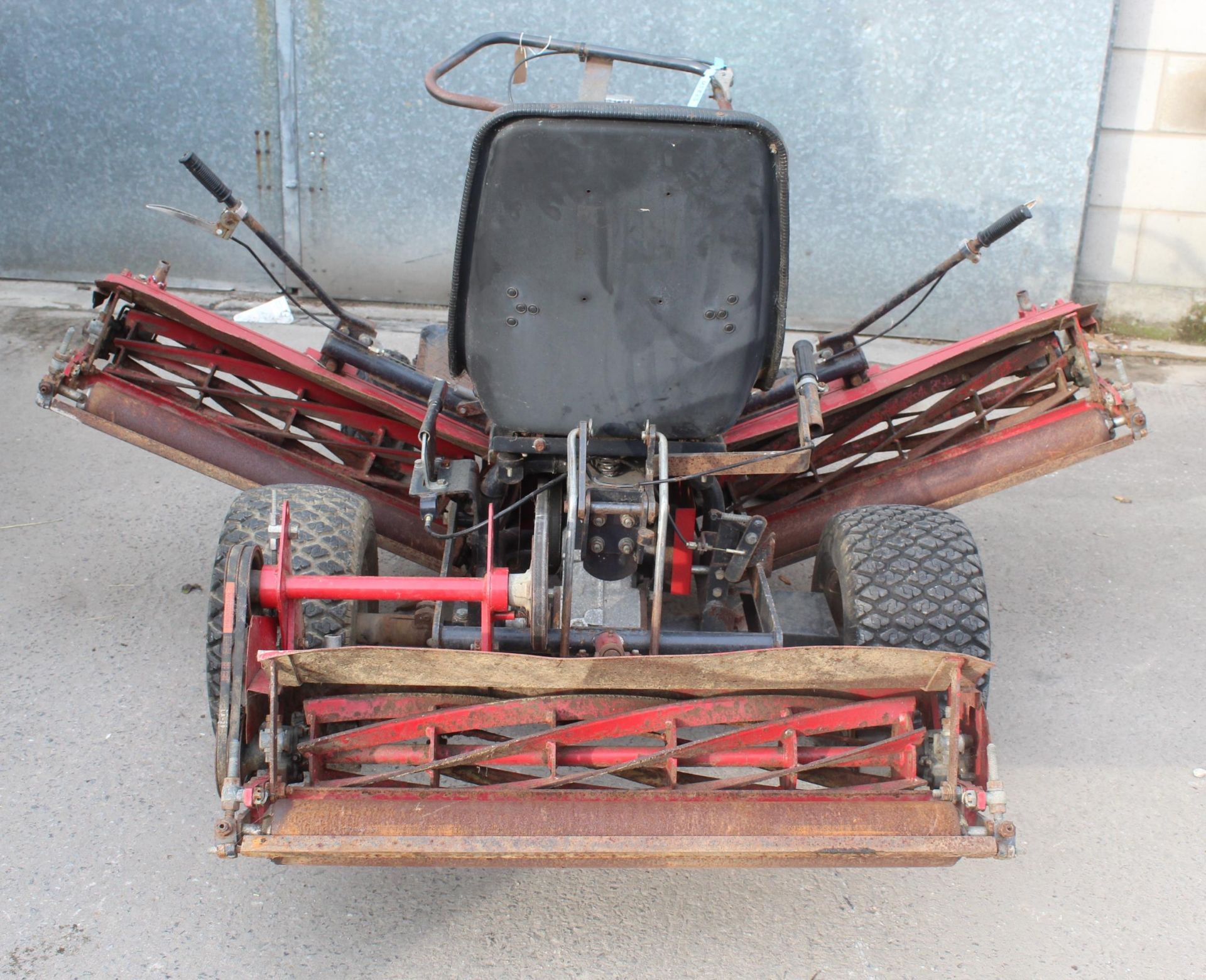 BARONES LM1800 RIDE ON GANG MOWER WITH SUBARU ENGINE + VAT - Image 3 of 3