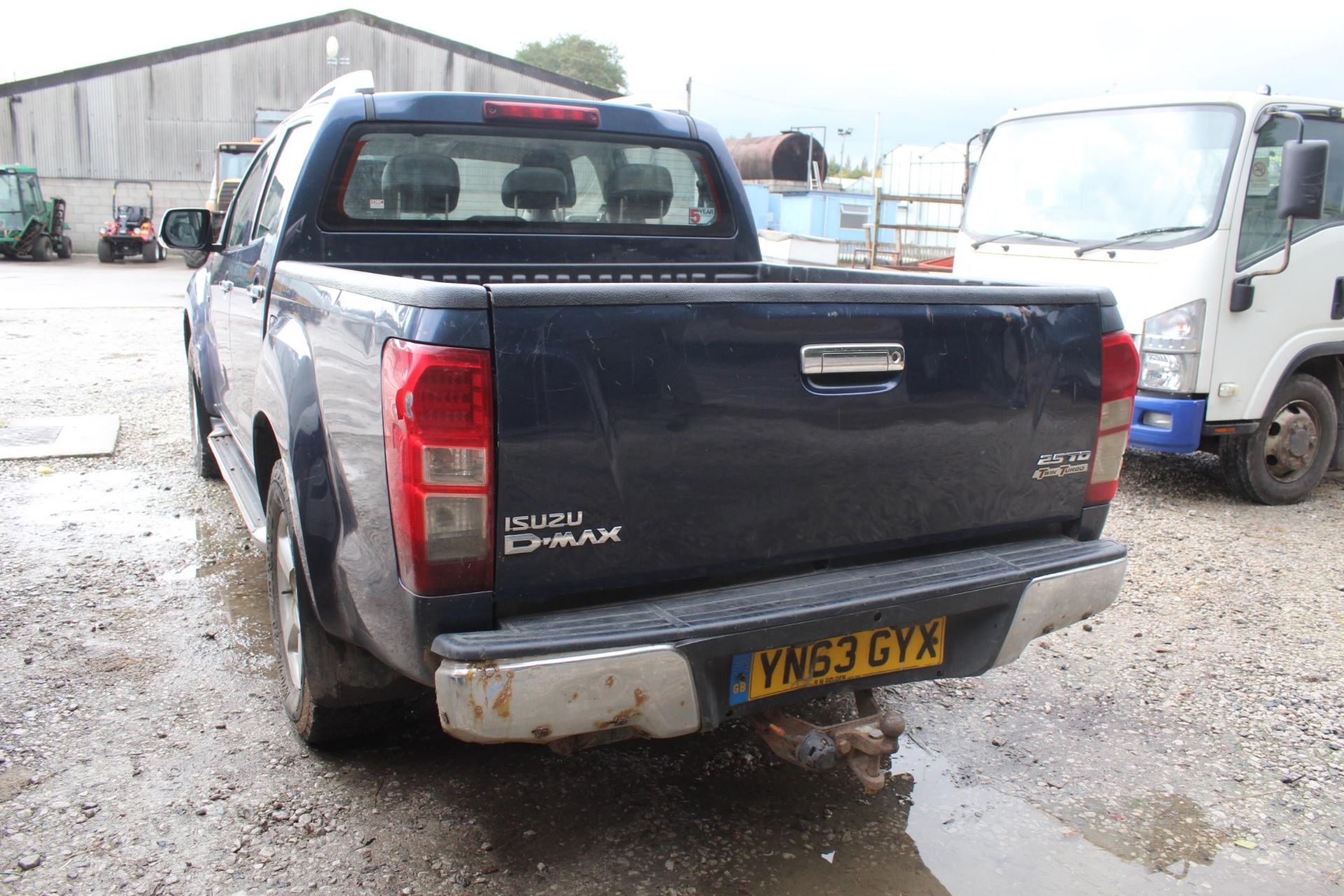 IZUZU D-MAX UTAH D/C TWIN TURBO TD YN636YX 172270 MILES MOT MAY 24 FIRST REG 12/09/13 + VAT WHILST - Image 3 of 6