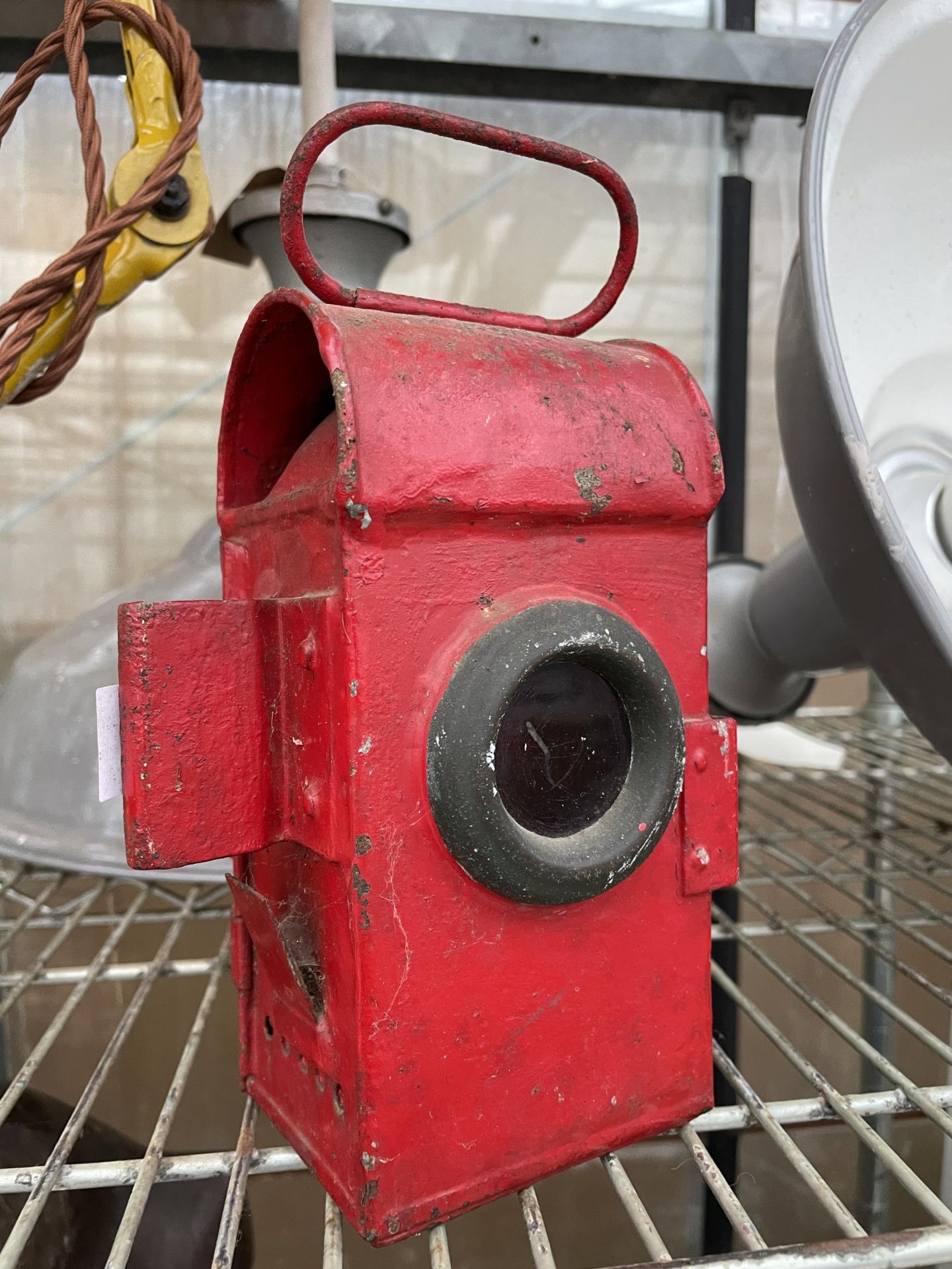 A VINTAGE PARAFIN MINERS LAMP WITH BRASS BURNER - Image 4 of 4