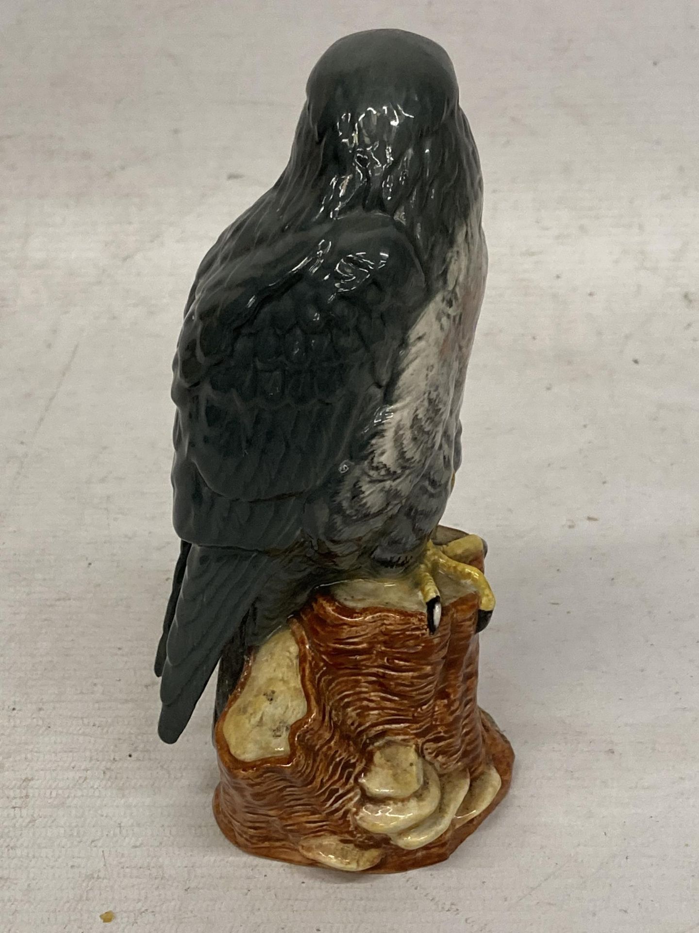 A BESWICK PEREGRINE FALCON BENEAGLES SCOTCH WHISKY BIRD OF PREY DECANTER - Image 3 of 4