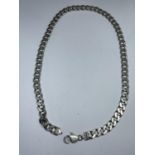 A MARKED SILVER HEAVY FLAT LINK NECKLACE LENGTH 51 CM WEIGHT 77.5 GRAMS