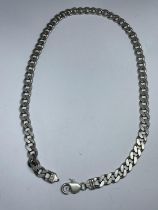 A MARKED SILVER HEAVY FLAT LINK NECKLACE LENGTH 51 CM WEIGHT 77.5 GRAMS