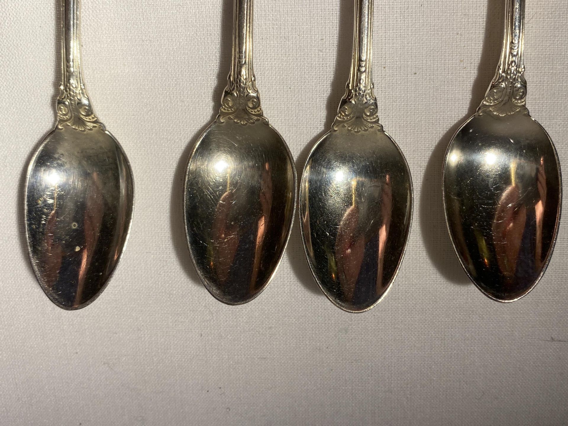 A SET OF AMERICAN GORHAM STERLING SILVER TEASPOONS, GROSS WEIGHT 46 GRAMS - Image 9 of 21