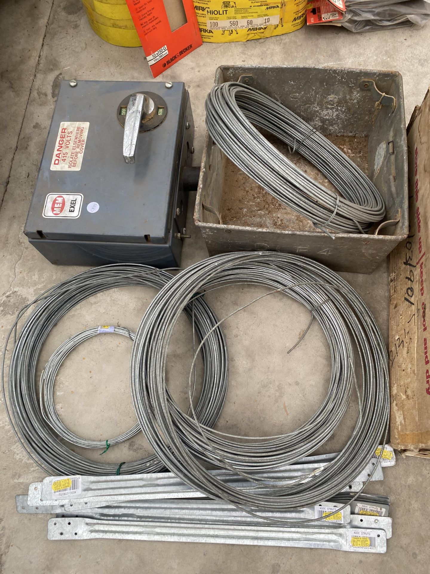 AN ASSORTMENT OF ITEMS TO INCLUDE SHELL PARAFIN WAX, AN EXEL ELECTRIC SWITCH AND WIRE ETC - Image 2 of 4