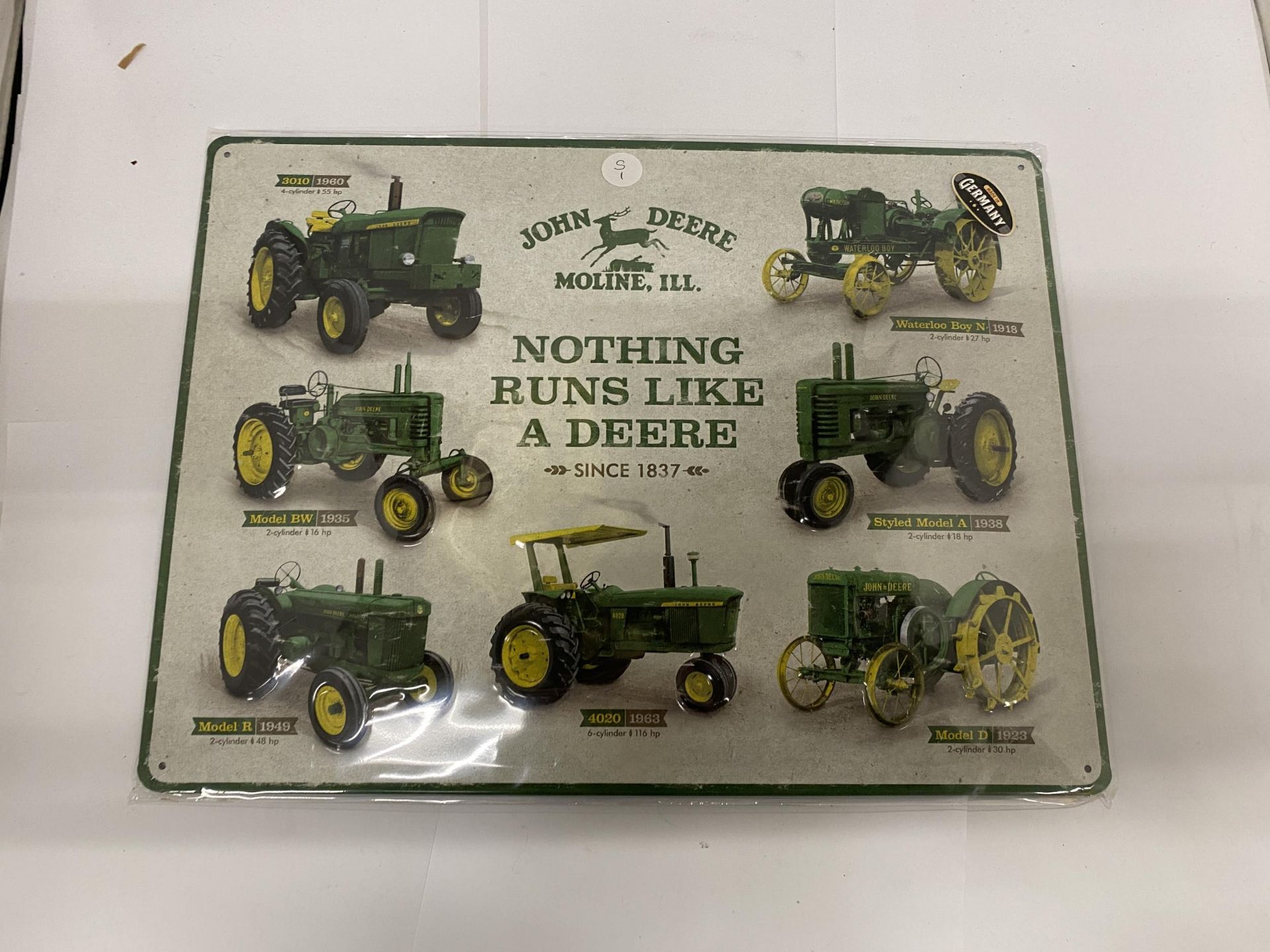 A JOHN DEERE TRACTOR METAL SIGN, 39CM X 30CM