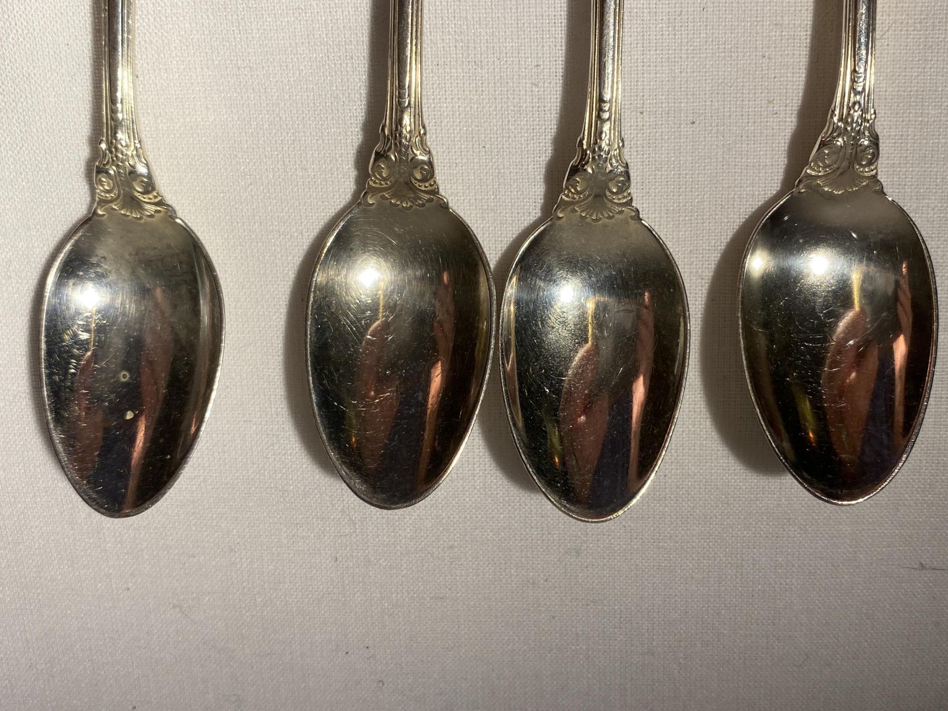 A SET OF AMERICAN GORHAM STERLING SILVER TEASPOONS, GROSS WEIGHT 46 GRAMS - Image 8 of 21