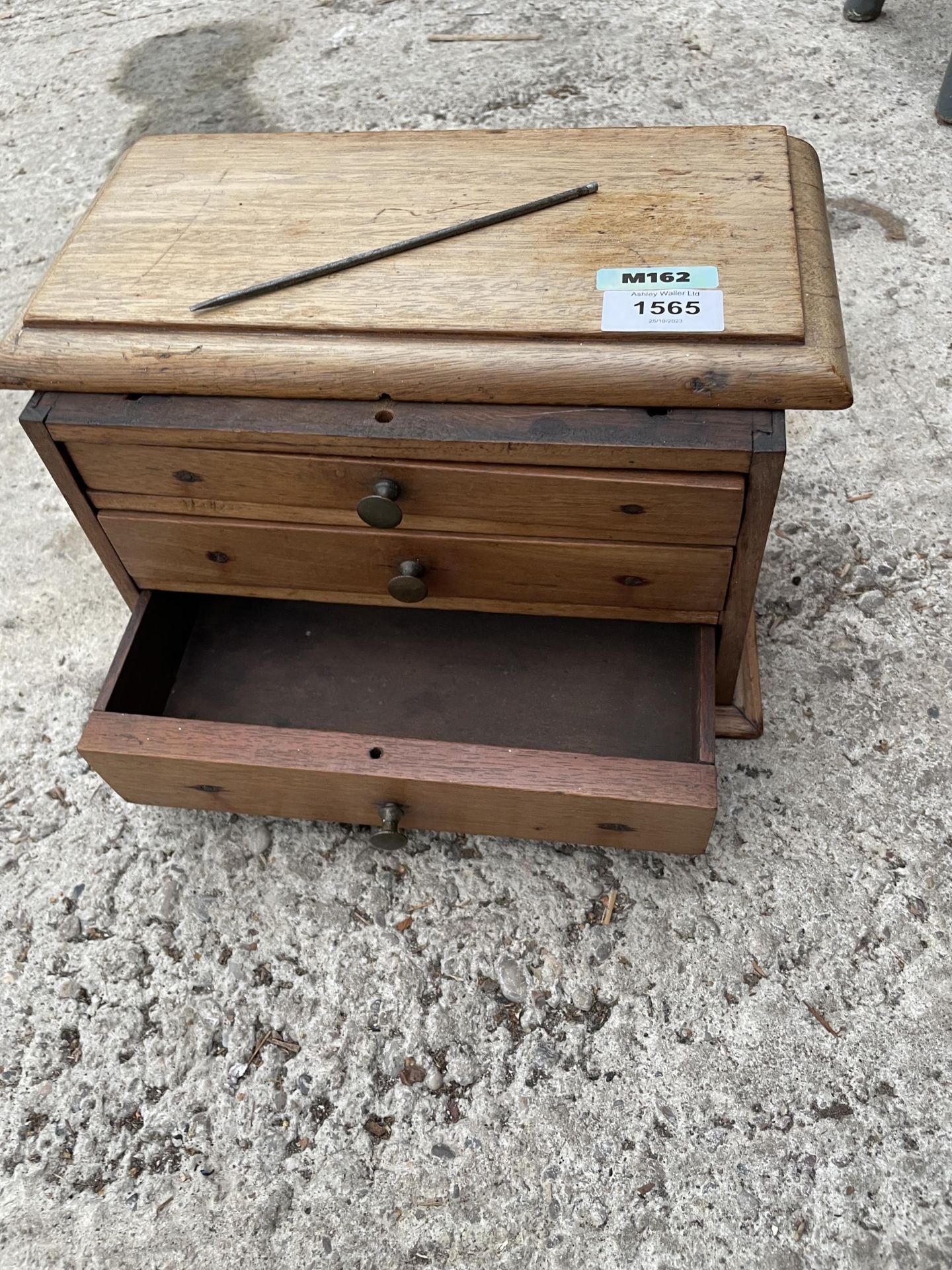 A VINTAGE PINE APPRENTICE CHEST OF THREE DRAWERS WITH SECRET LOCK - Image 4 of 4