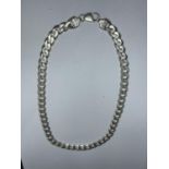 A HEAVY MARKED SILVER FLAT LINK NECKLACE LENGTH 51CM WEIGHT 84.1 GRAMS