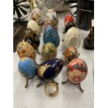 A COLLECTION OF PAINTED AND ENAMELLED EGGS - 15 IN TOTAL
