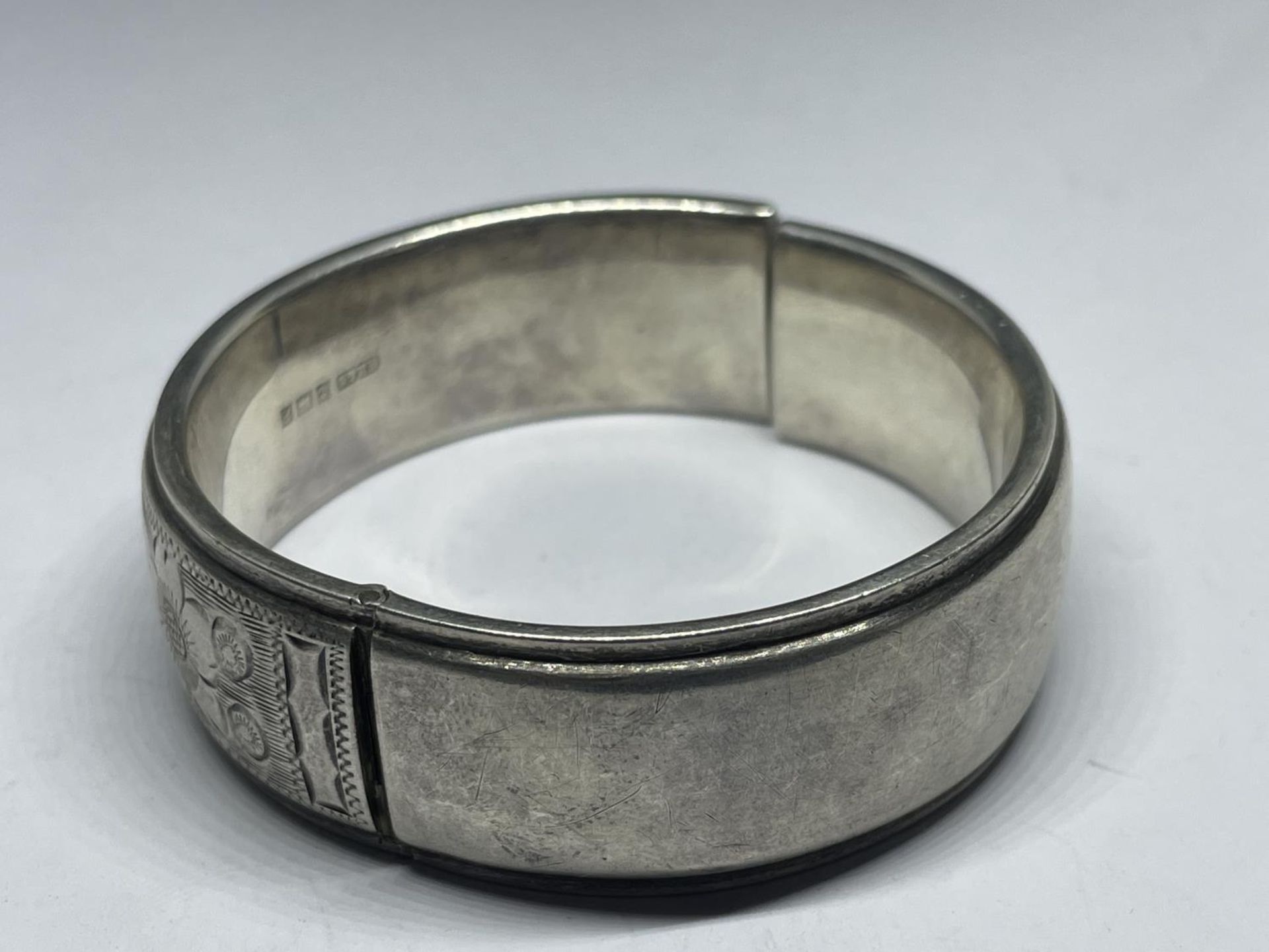 A HALLMARKED BIRMINGHAM SILVER BANGLE WEIGHT 30.4 GRAMS - Image 2 of 3