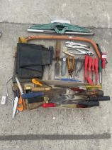 AN ASSORTMENT OF HAND TOOLS TO INCLUDE CHISELS, PLIERS AND SCREW DRIVERS ETC