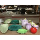 A MIXED LOT TO INCLUDE CROWN DEVON DISH, LEAF PATTERN TEAPOT, CREAM JUG AND SUGAR BOWL