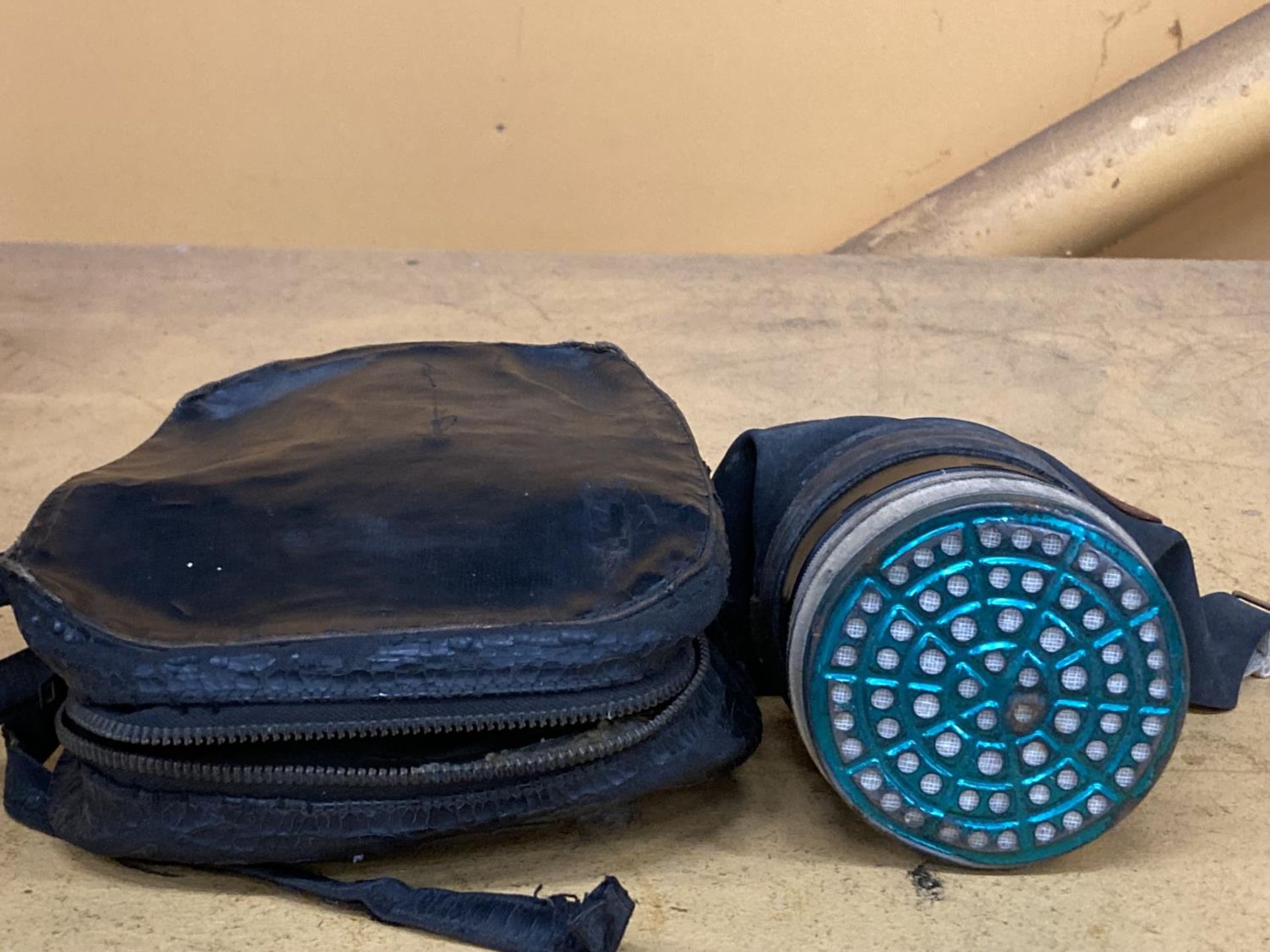 A WW11 HOME GUARD GAS MASK IN THE ORIGINAL CASE