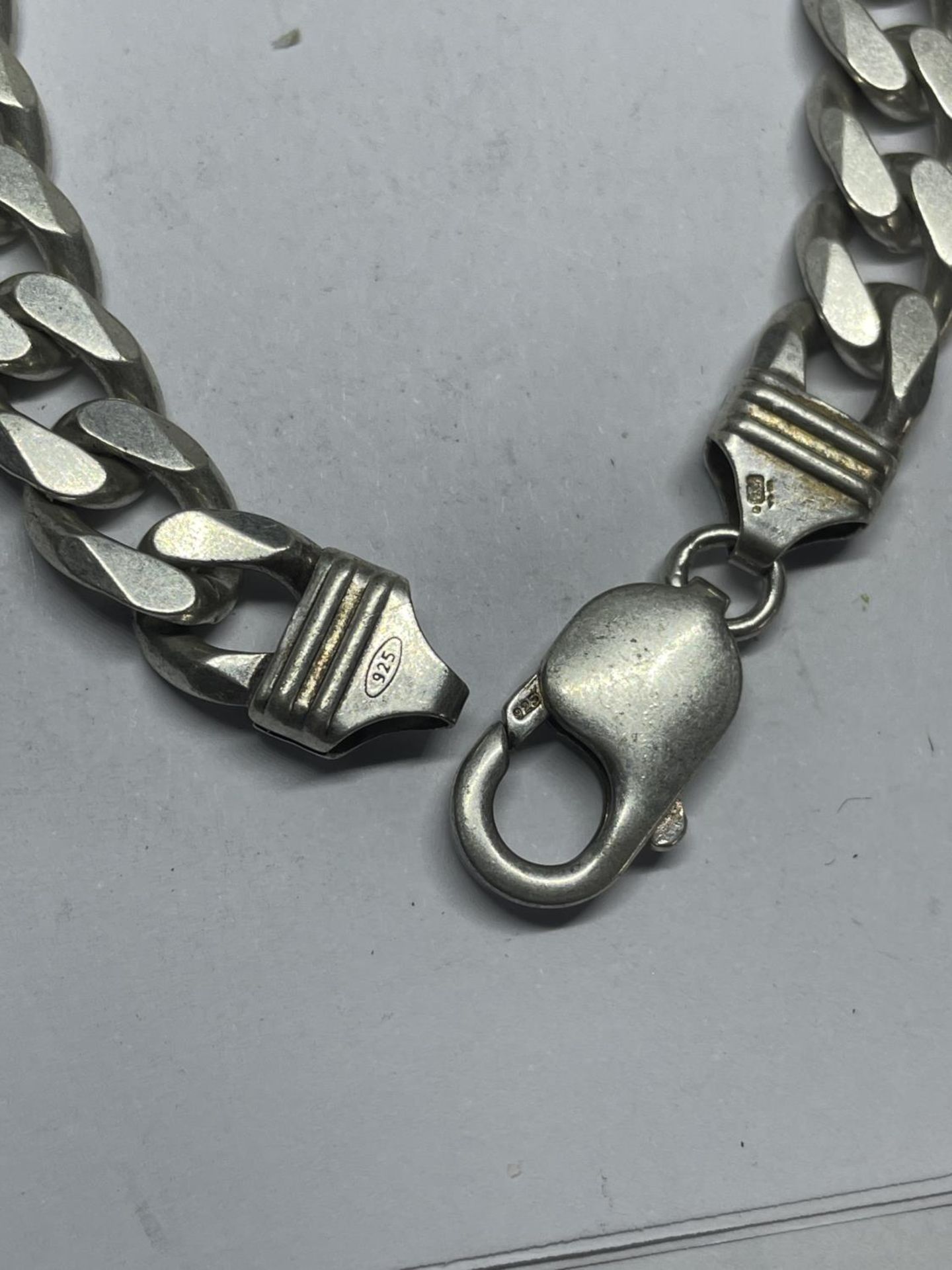 A HEAVY MARKED SILVER FLAT LINK BRACELET LENGTH 20.5 CM WEIGHT 29.7 GRAMS - Image 2 of 2