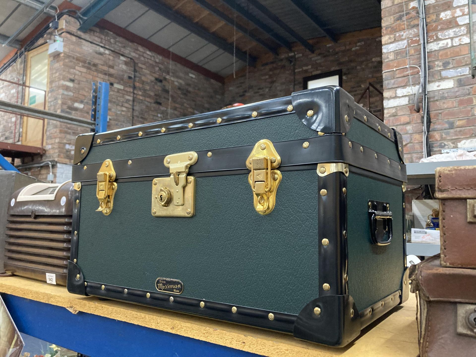 A VINTAGE BRITISH MOSSMAN TRUNK SUITCASE - Image 3 of 3